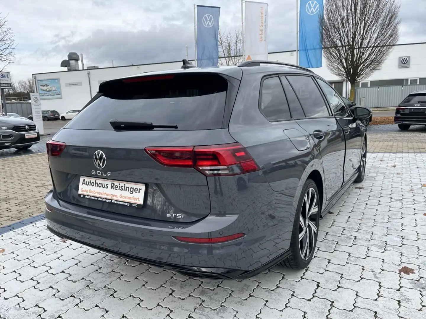Volkswagen Golf VIII Variant 1,5 eTSI R-Line DSG (LED+Navi+ACC) Grau - 2
