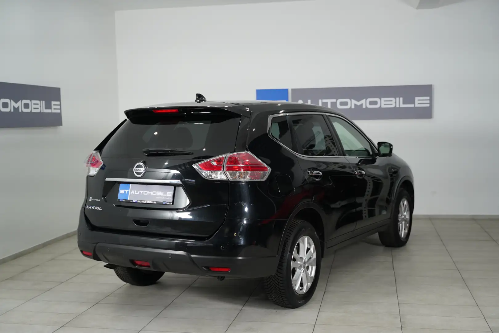 Nissan X-Trail Acenta 4x4 Aut.//NAVI // KAMERA // SITZHEIZUNG // Schwarz - 2