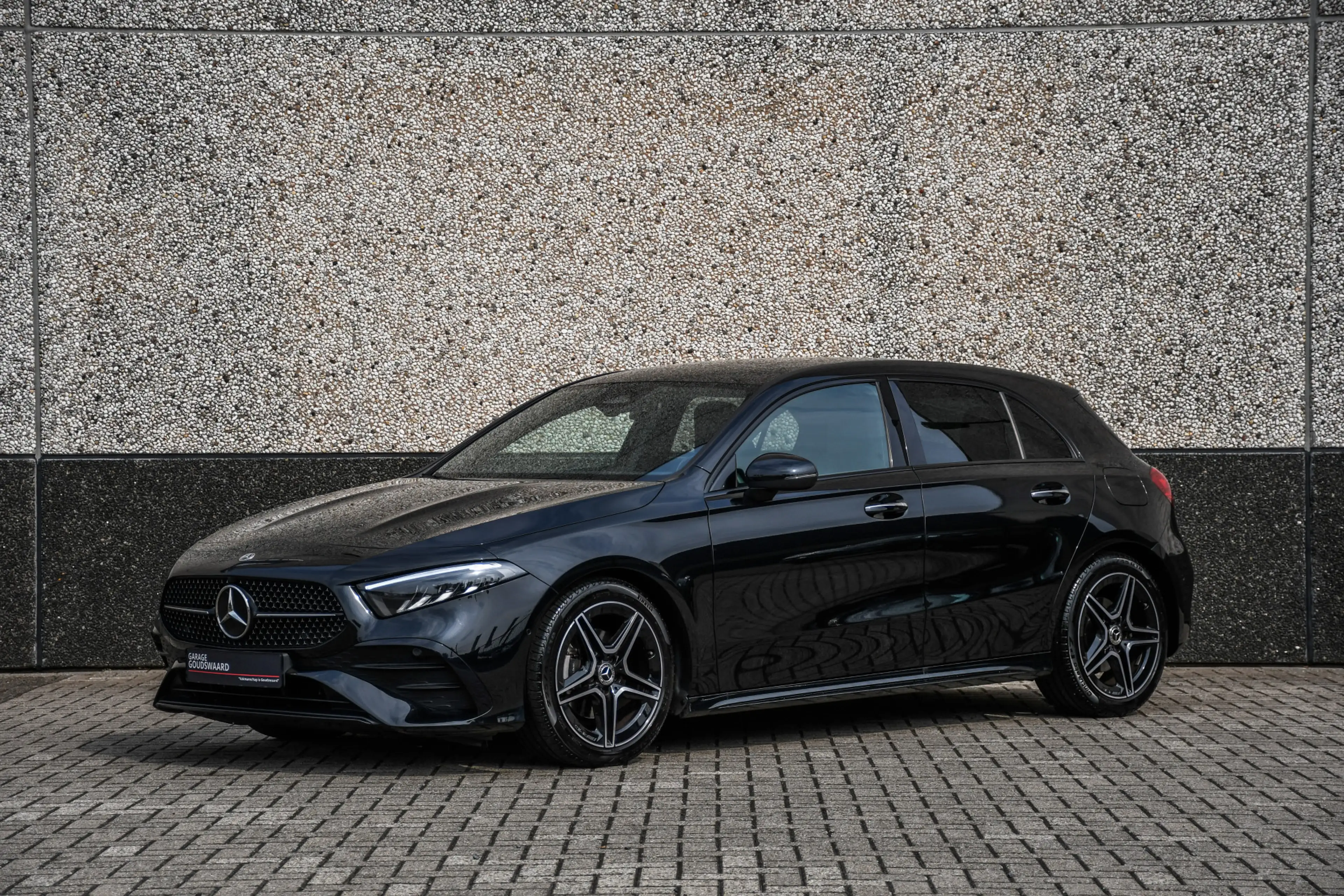 Mercedes-Benz A 200 AMG Line — photo 2