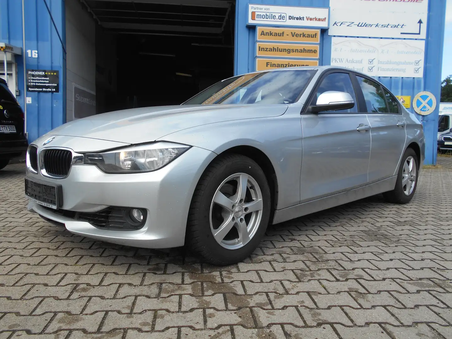 BMW 320 Baureihe 3 Lim. 320i Argent - 2