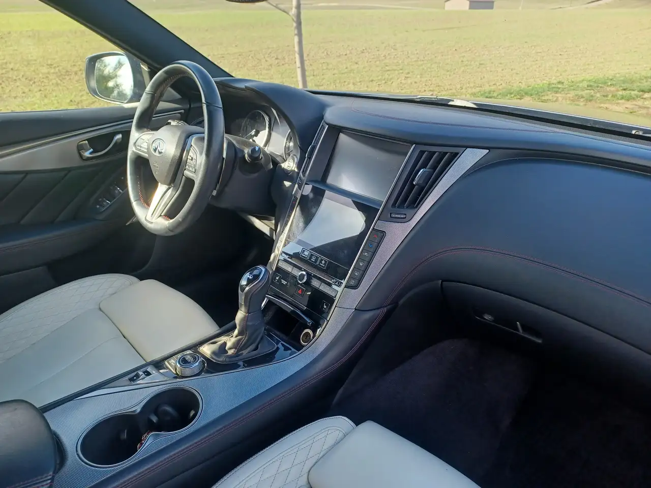 Infiniti Q50 снимка Infiniti Q50