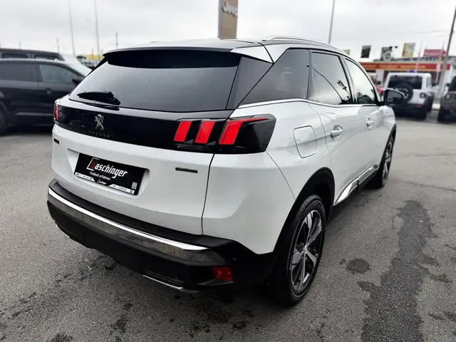 Peugeot 3008 view 9