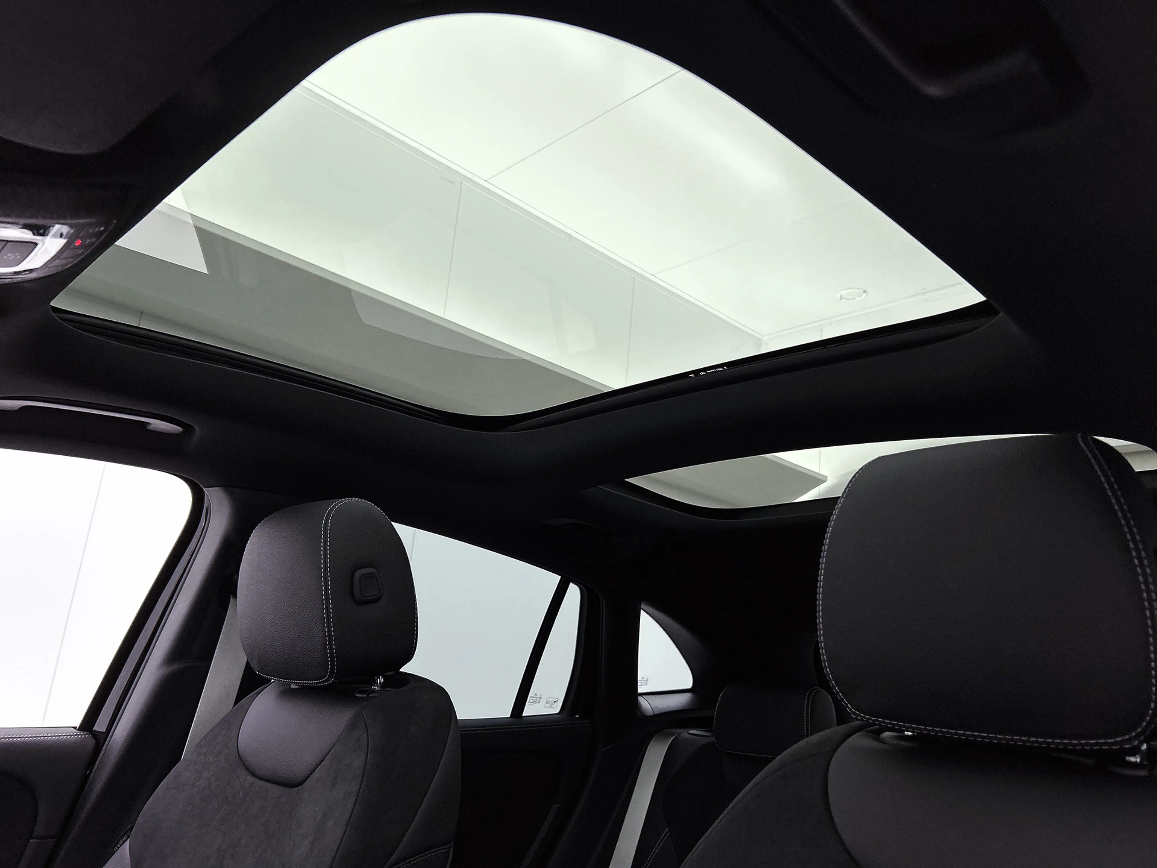 Mercedes-Benz GLA 250 e 140 Year Edition | Premium Plus pakket | Nightpa — photo 12