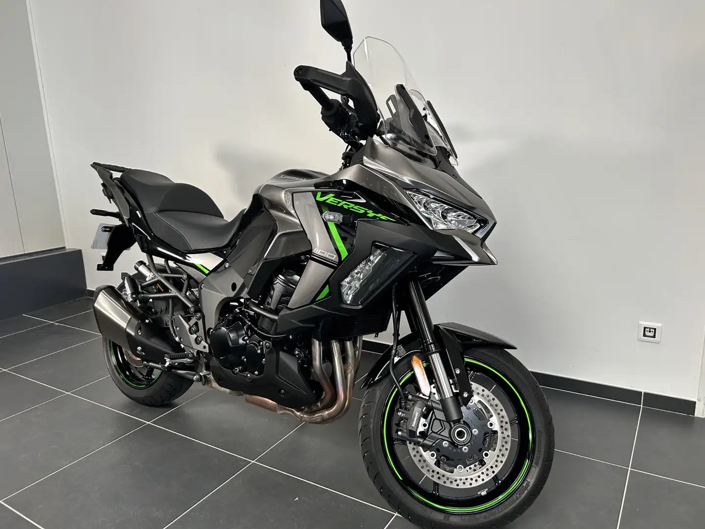 Kawasaki Versys 1100 Negro - 2