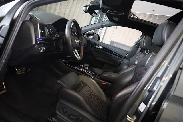 Audi Q5 view 8
