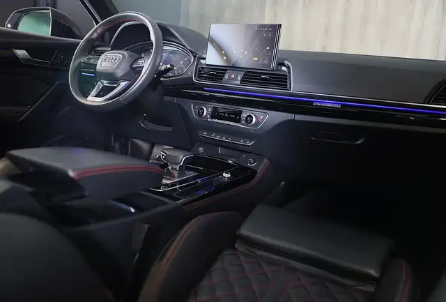 Audi Q5 view 6