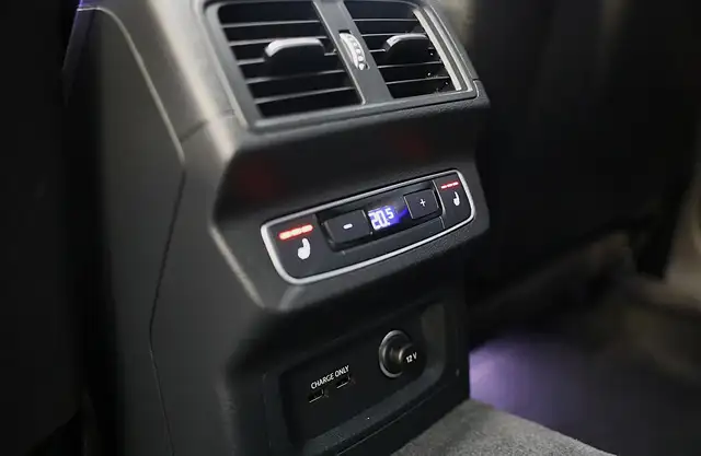 Audi Q5 view 18