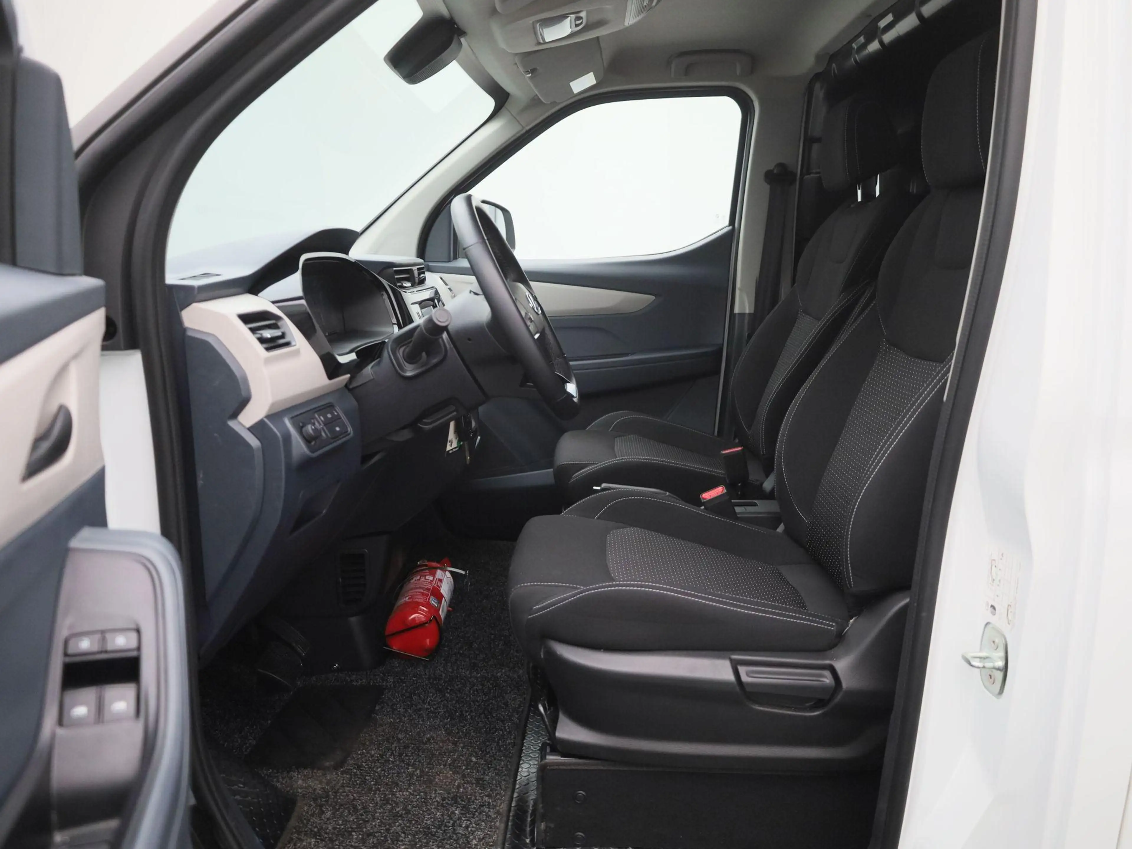 Maxus eDeliver 3 SWB 50 kWh | Apple CarPlay | Camera | Stoelverwarm — photo 10