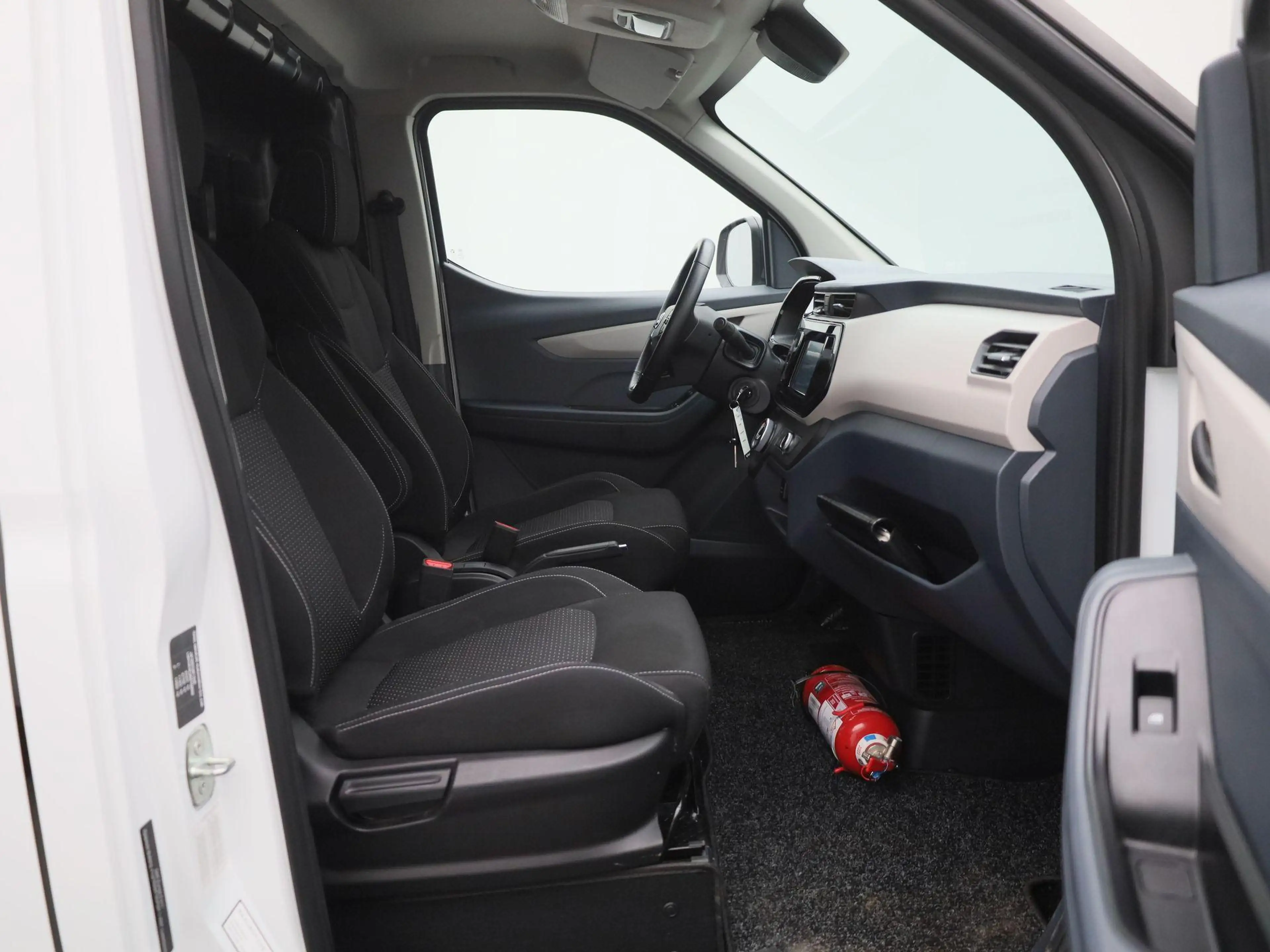 Maxus eDeliver 3 SWB 50 kWh | Apple CarPlay | Camera | Stoelverwarm — photo 11