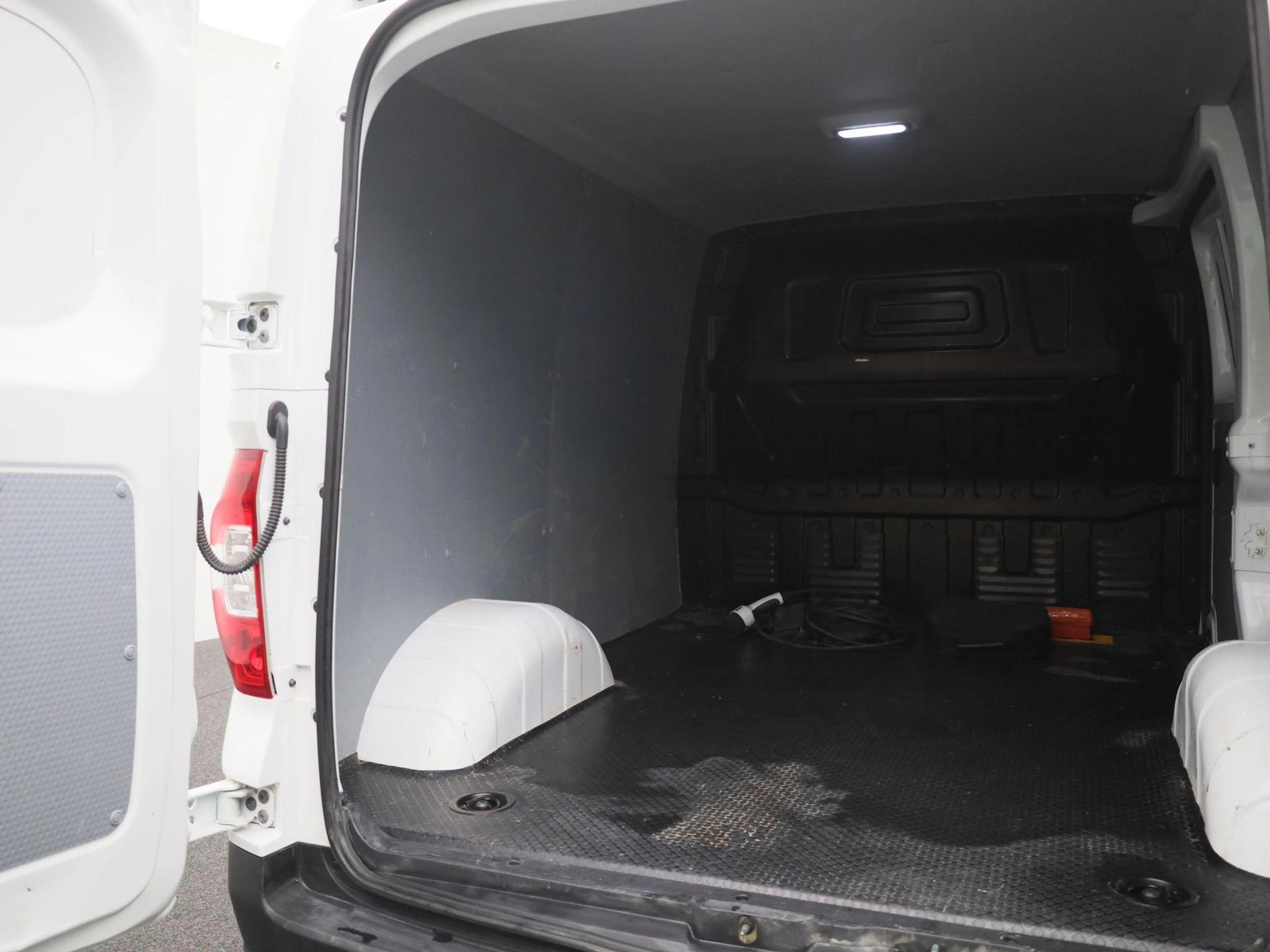 Maxus eDeliver 3 SWB 50 kWh | Apple CarPlay | Camera | Stoelverwarm — photo 15