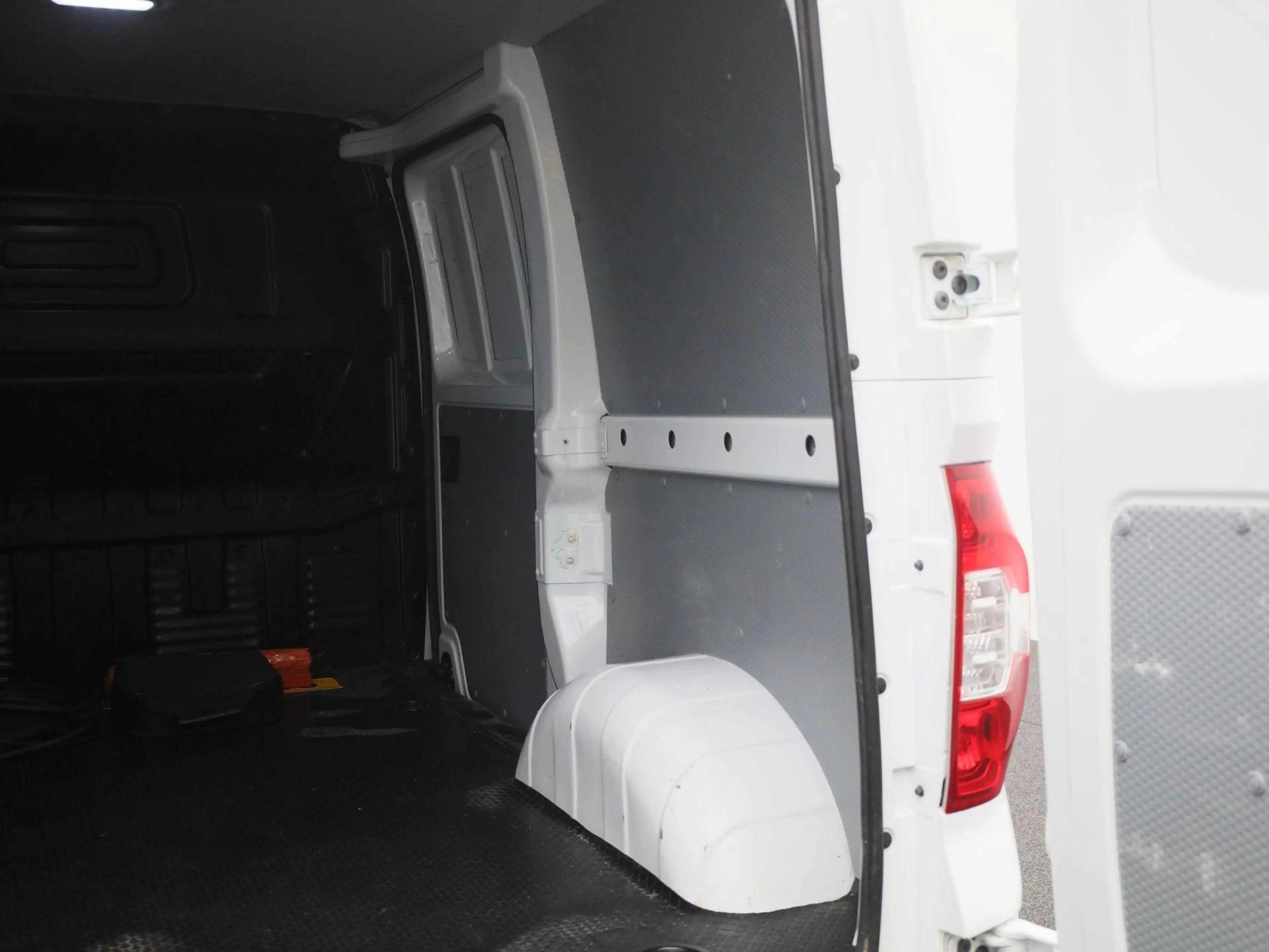 Maxus eDeliver 3 SWB 50 kWh | Apple CarPlay | Camera | Stoelverwarm — photo 14