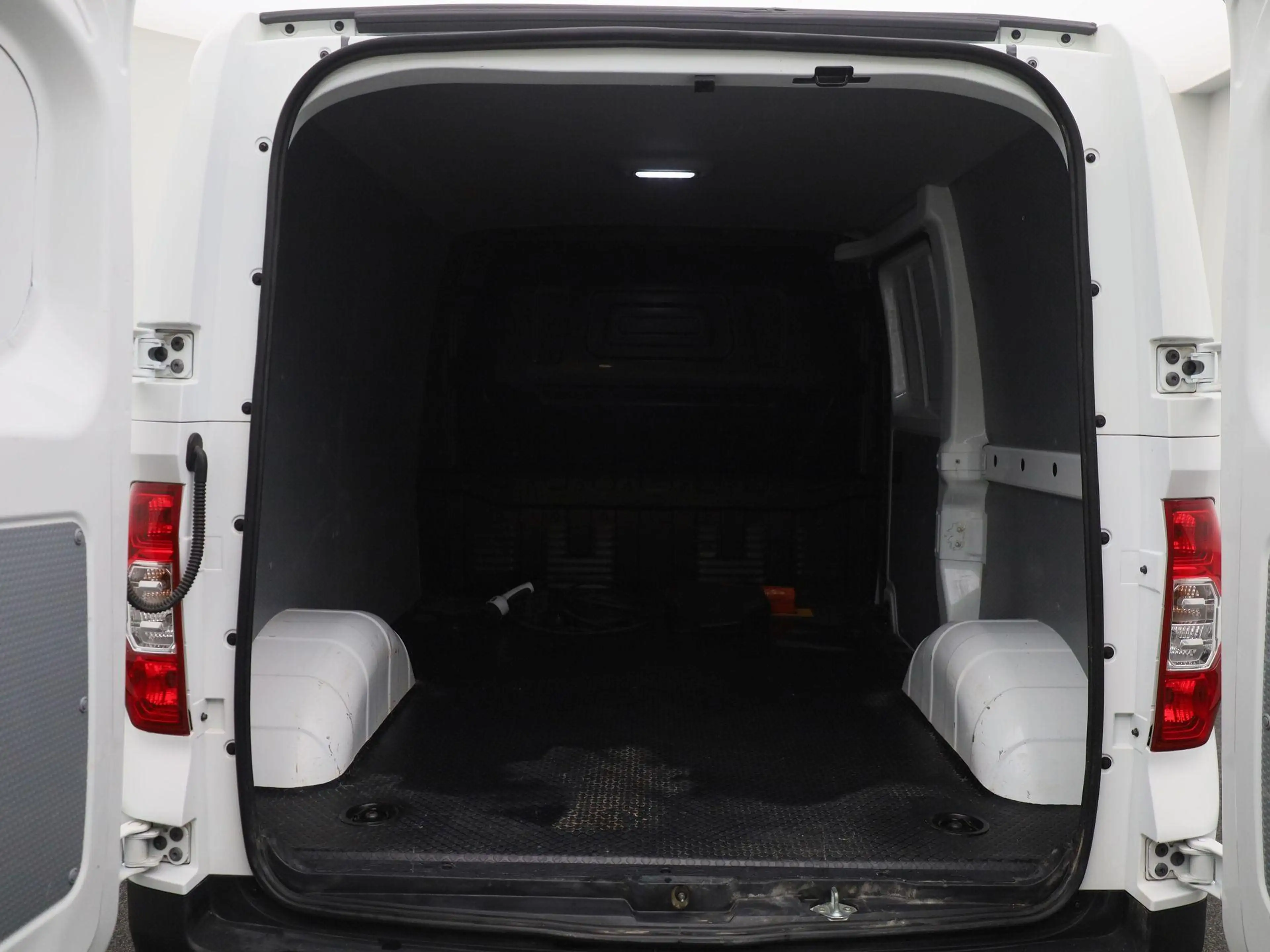 Maxus eDeliver 3 SWB 50 kWh | Apple CarPlay | Camera | Stoelverwarm — photo 13