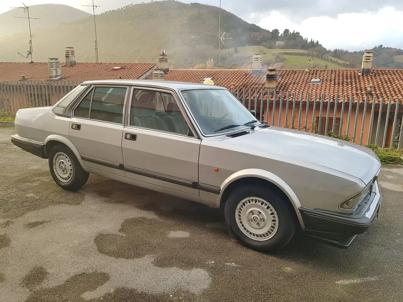 Alfa Romeo Alfa 6 2.5i Quadrifoglio Oro, foto 2