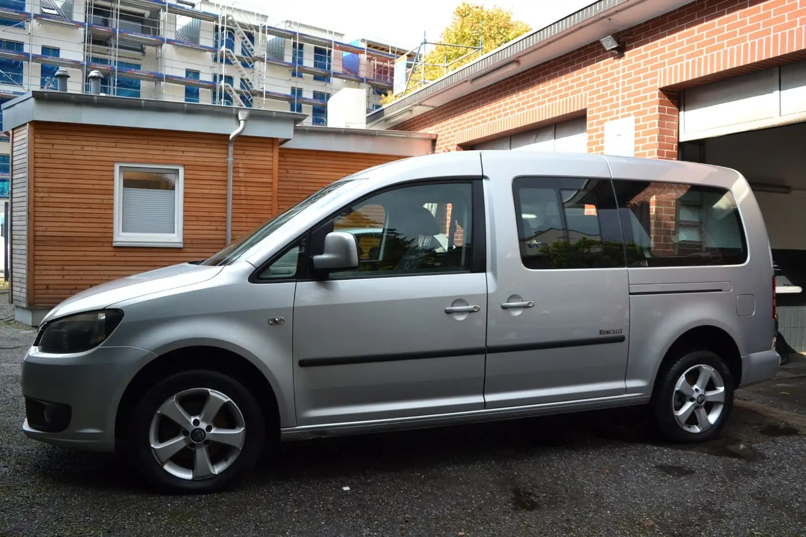 Volkswagen Caddy Maxi 1.6 TDi AUTOMATIK Silber - 2