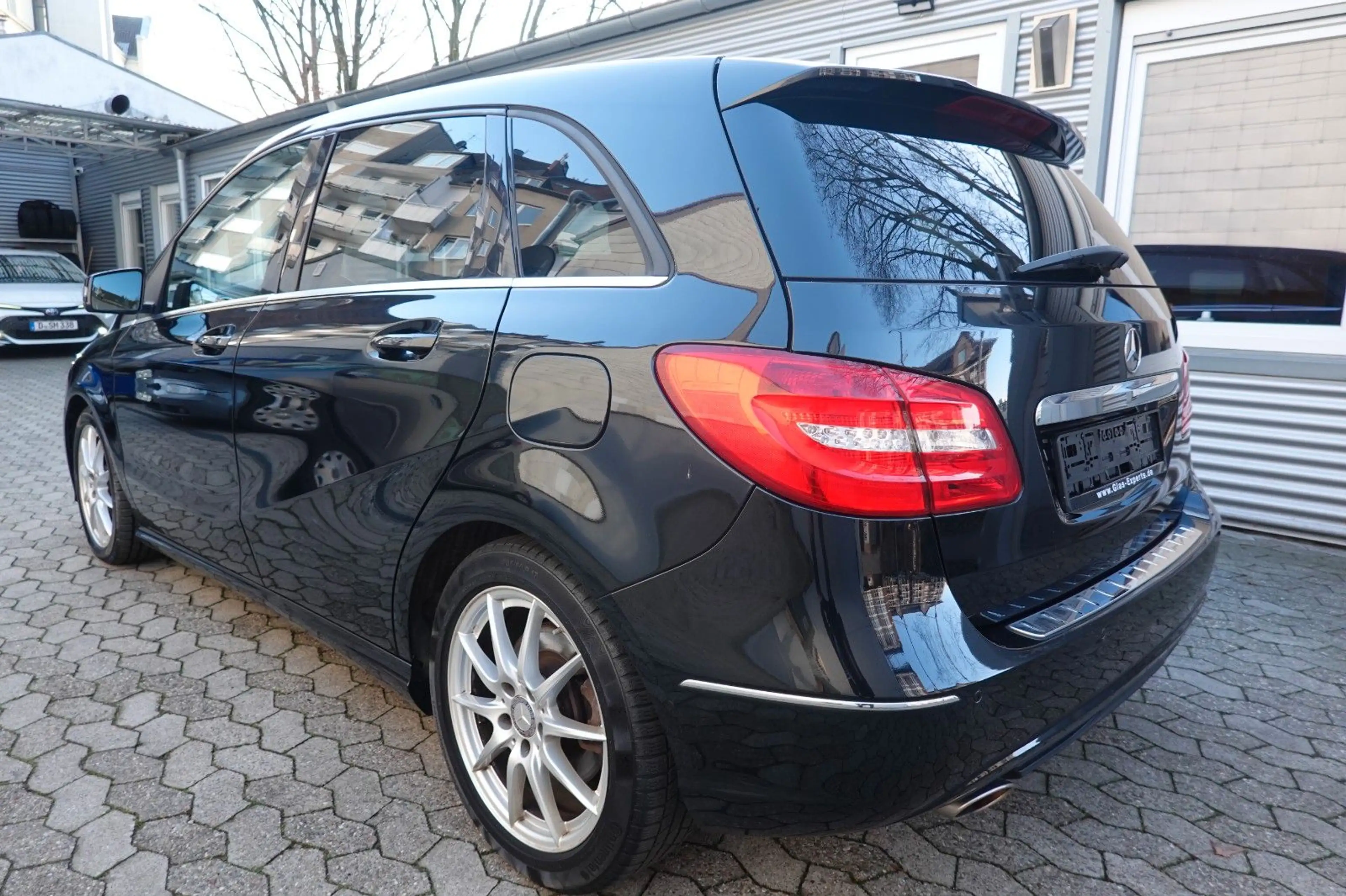 Mercedes-Benz B 220 4Matic Tempomat BiXenon NAVI StandHeizung — photo 2