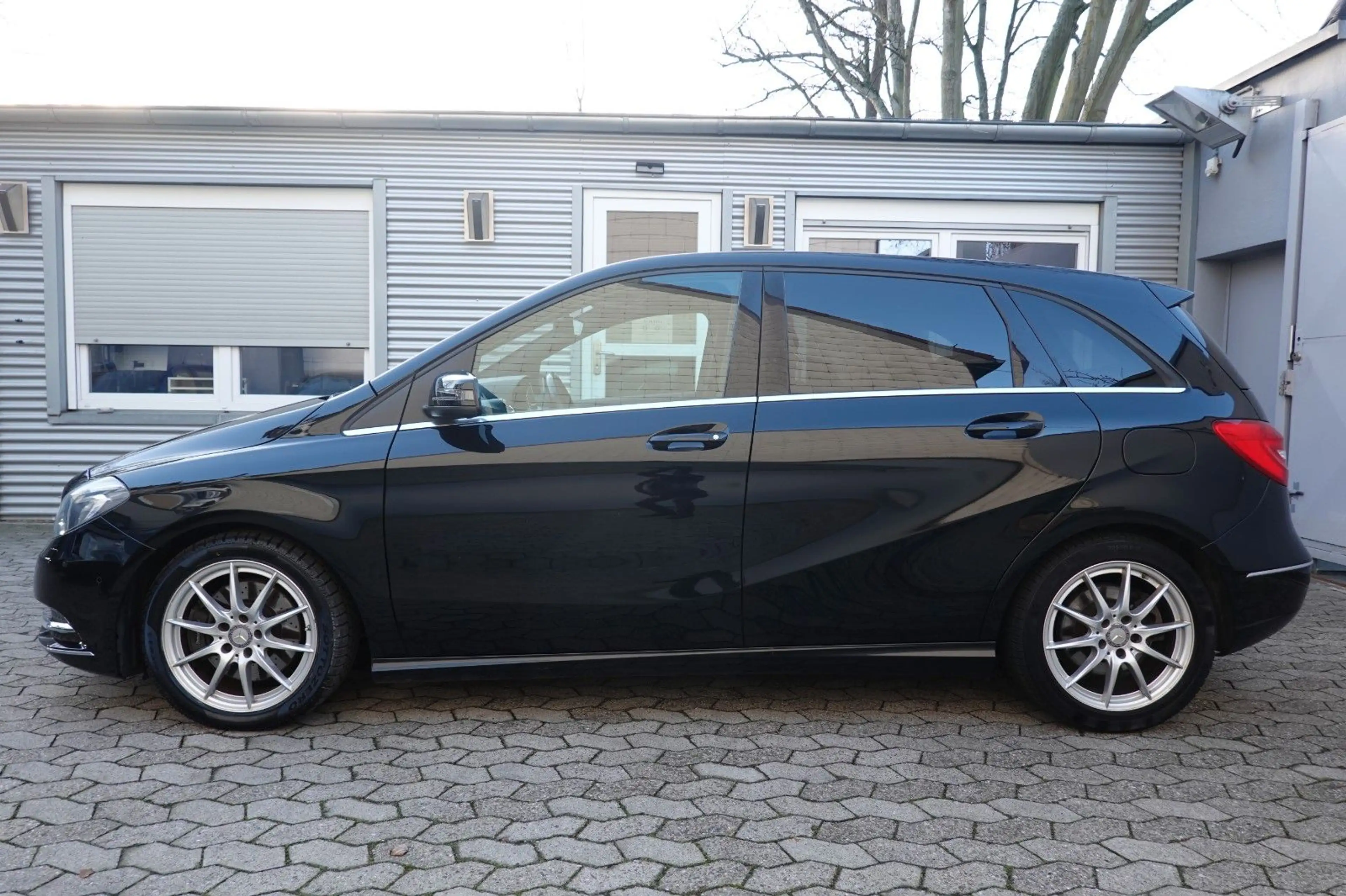 Mercedes-Benz B 220 4Matic Tempomat BiXenon NAVI StandHeizung — photo 7
