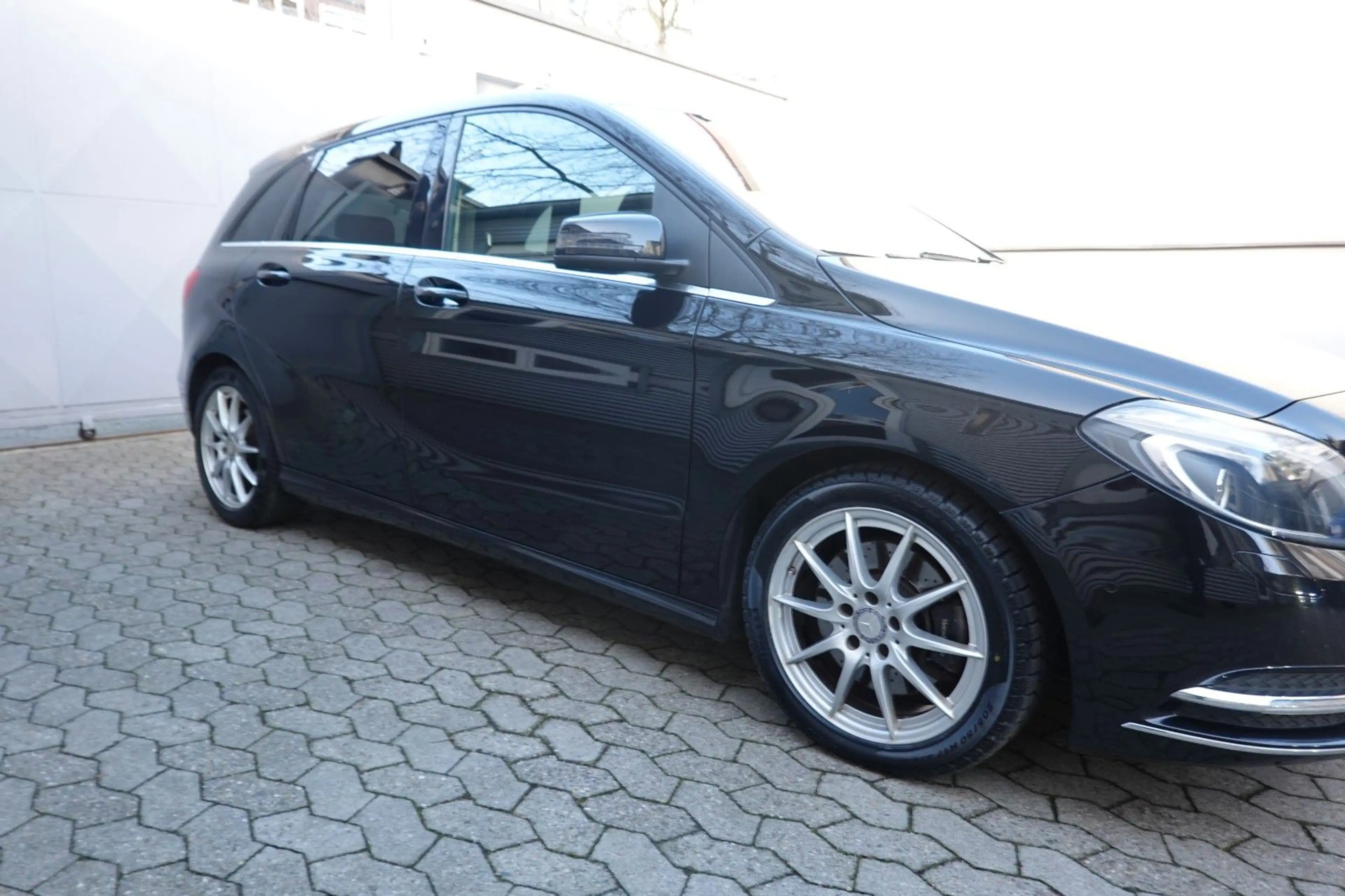 Mercedes-Benz B 220 4Matic Tempomat BiXenon NAVI StandHeizung — photo 12