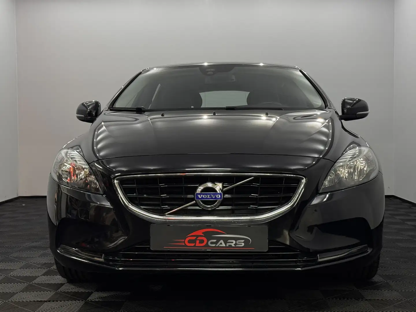 Volvo V40 1.6 D2 Momentum Half leder, Clima, Parkeersensoren Zwart - 2