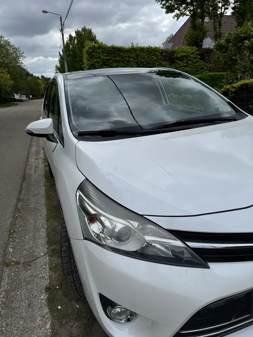 Toyota Verso 2.0 D-4D Executive Blanc - 1