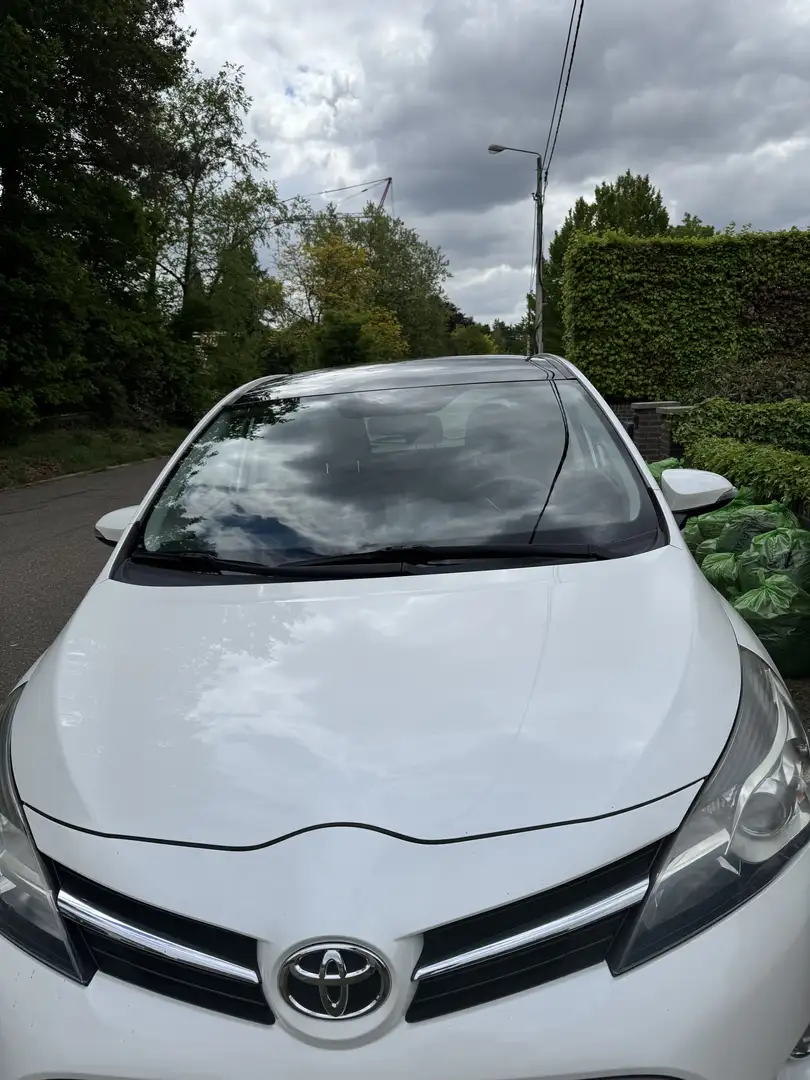 Toyota Verso 2.0 D-4D Executive Blanc - 2