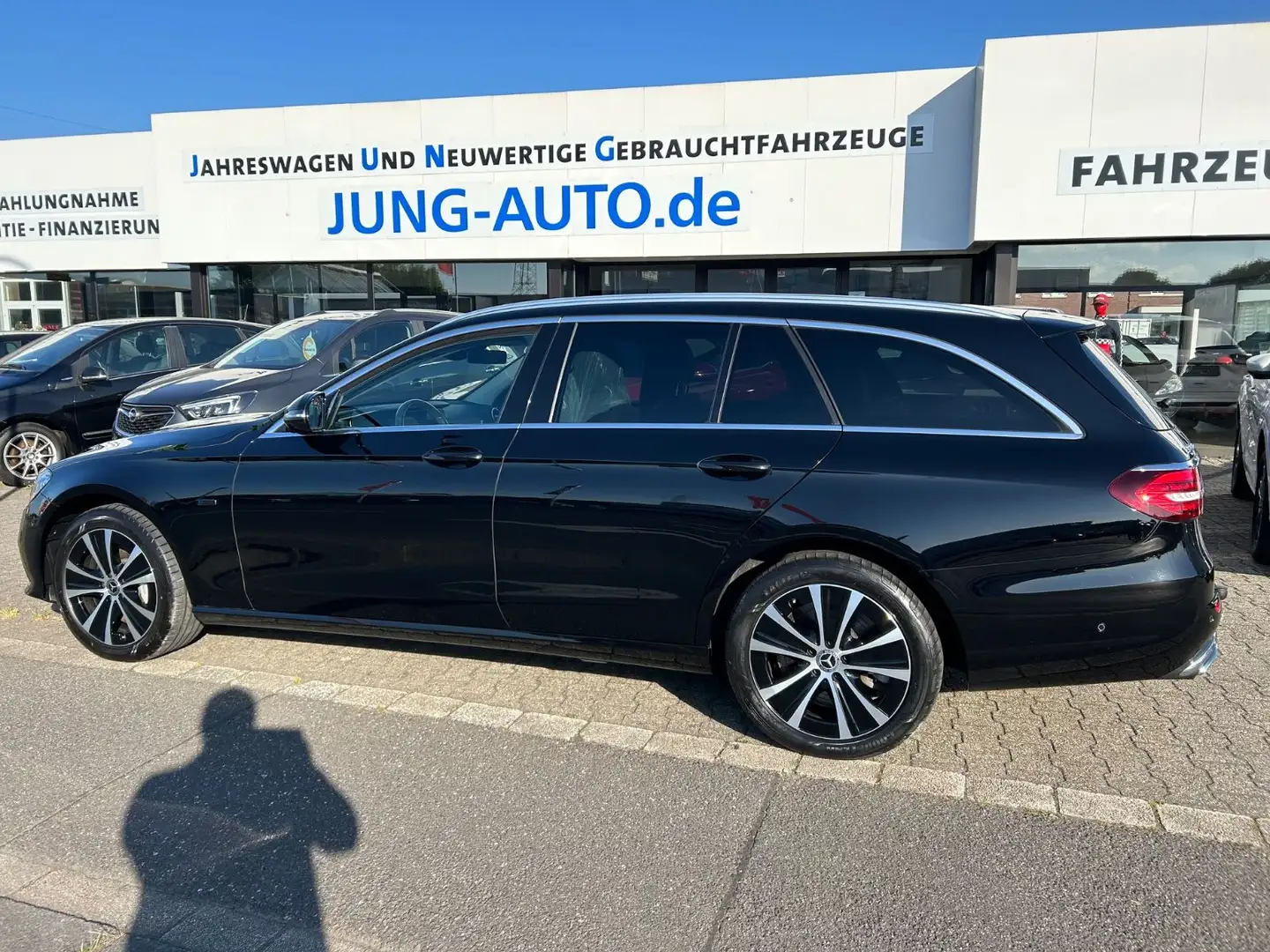 Mercedes-Benz E 300 T  de 4Matic AHK MASSAGE MULTIB. DISTR.DAB Noir - 1