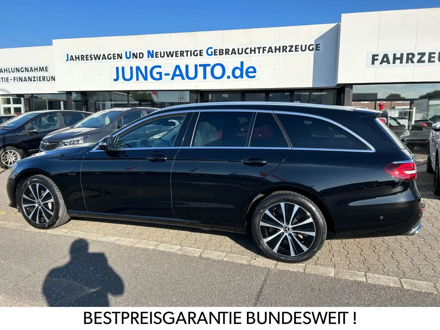 Mercedes-Benz E 300 T  de 4Matic AHK MASSAGE MULTIB. DISTR.DAB Noir - 2
