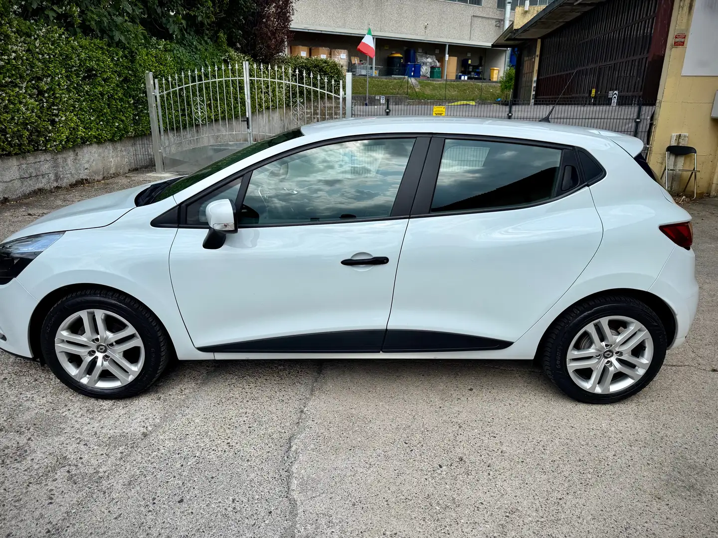 Renault Clio 0.9 tce "EURO 6D TEMP" PREZZO LIBERO DA VINCOLI Bianco - 2