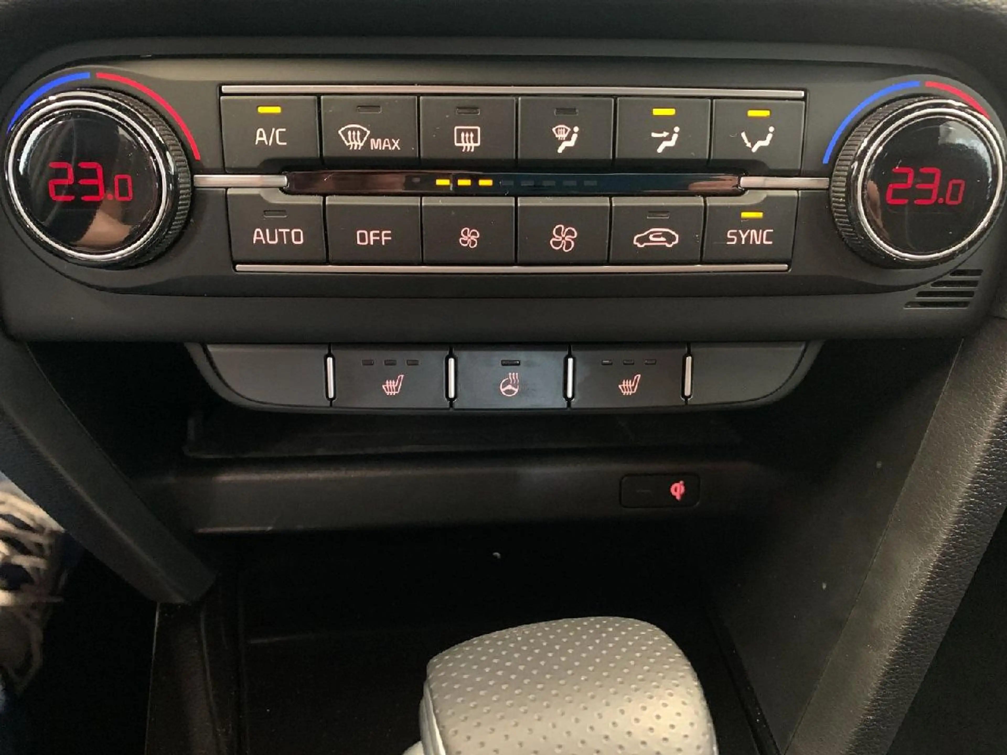 Kia XCeed GT Line — photo 11