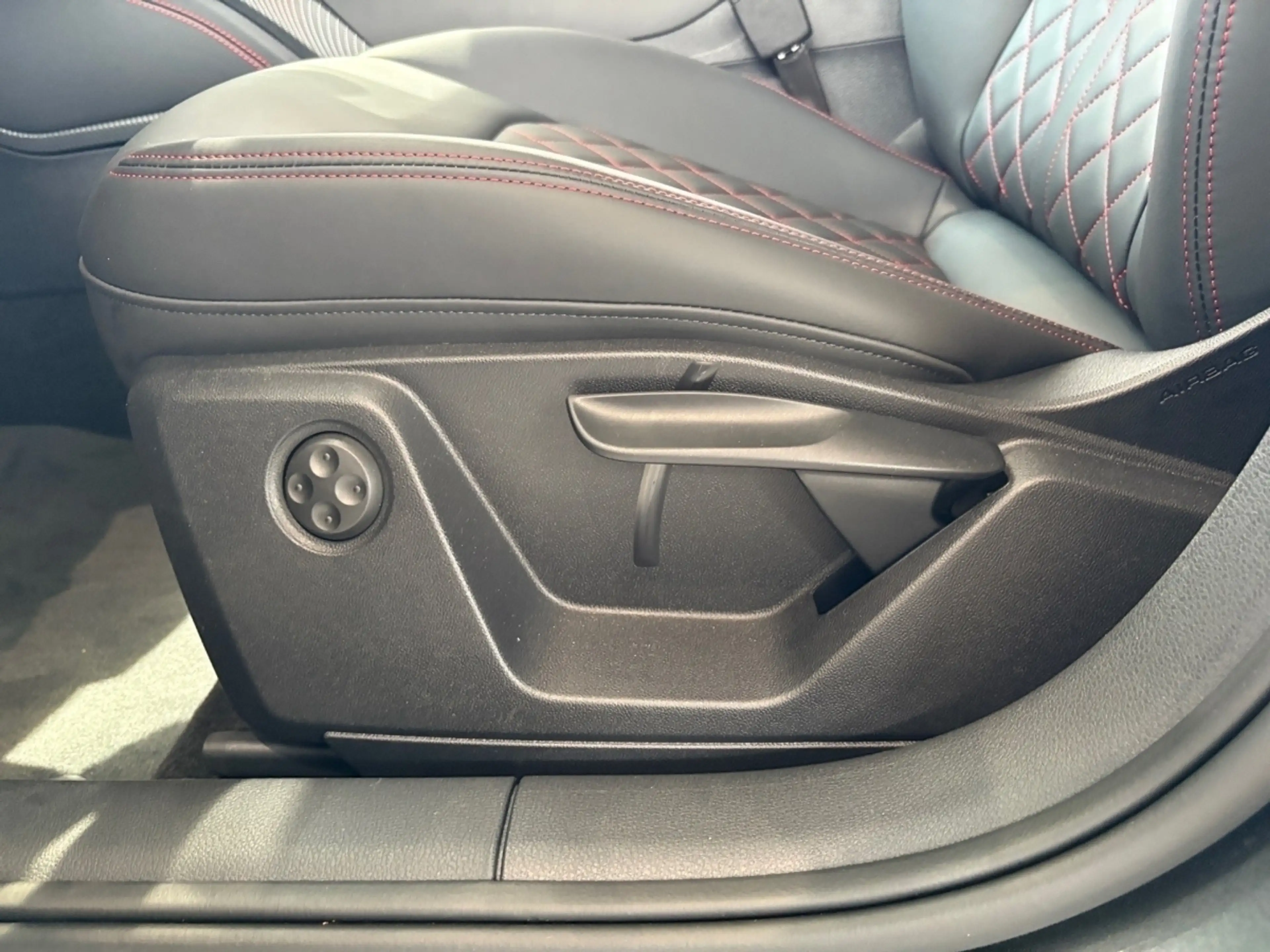 Audi SQ2 TFSI Quattro S-Tronic Panodach AHK Navi LM — photo 10