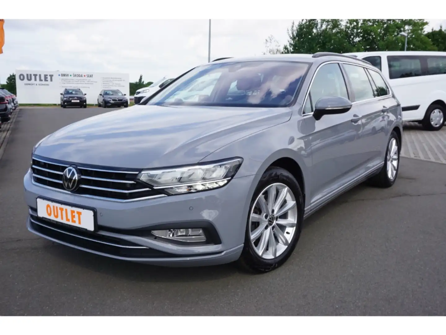 Volkswagen Passat 1.5TSI-DSG-schwenk.AHK-LED-Navi-Sitzhz-Tempo-EU6 Gris - 1