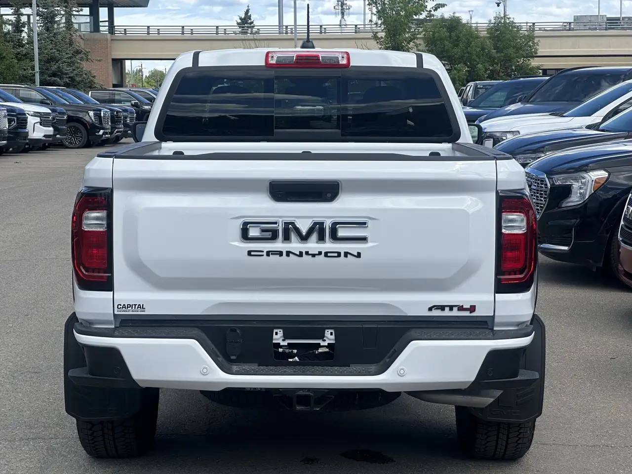 GMC Canyon photo GMC Canyon