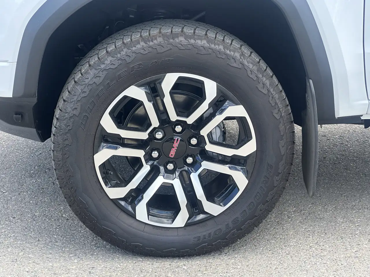 GMC Canyon photo GMC Canyon