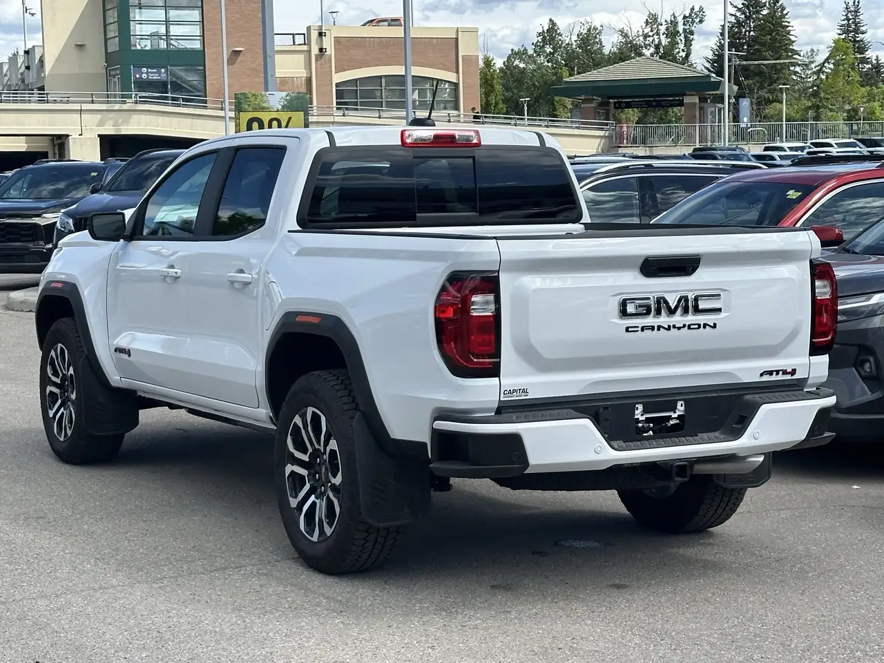 GMC Canyon photo GMC Canyon