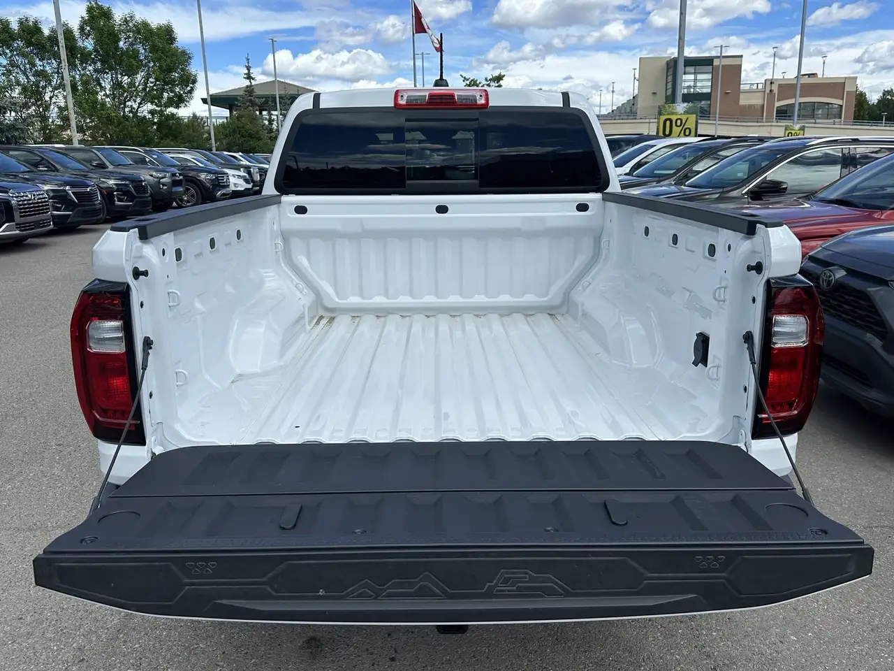 GMC Canyon photo GMC Canyon