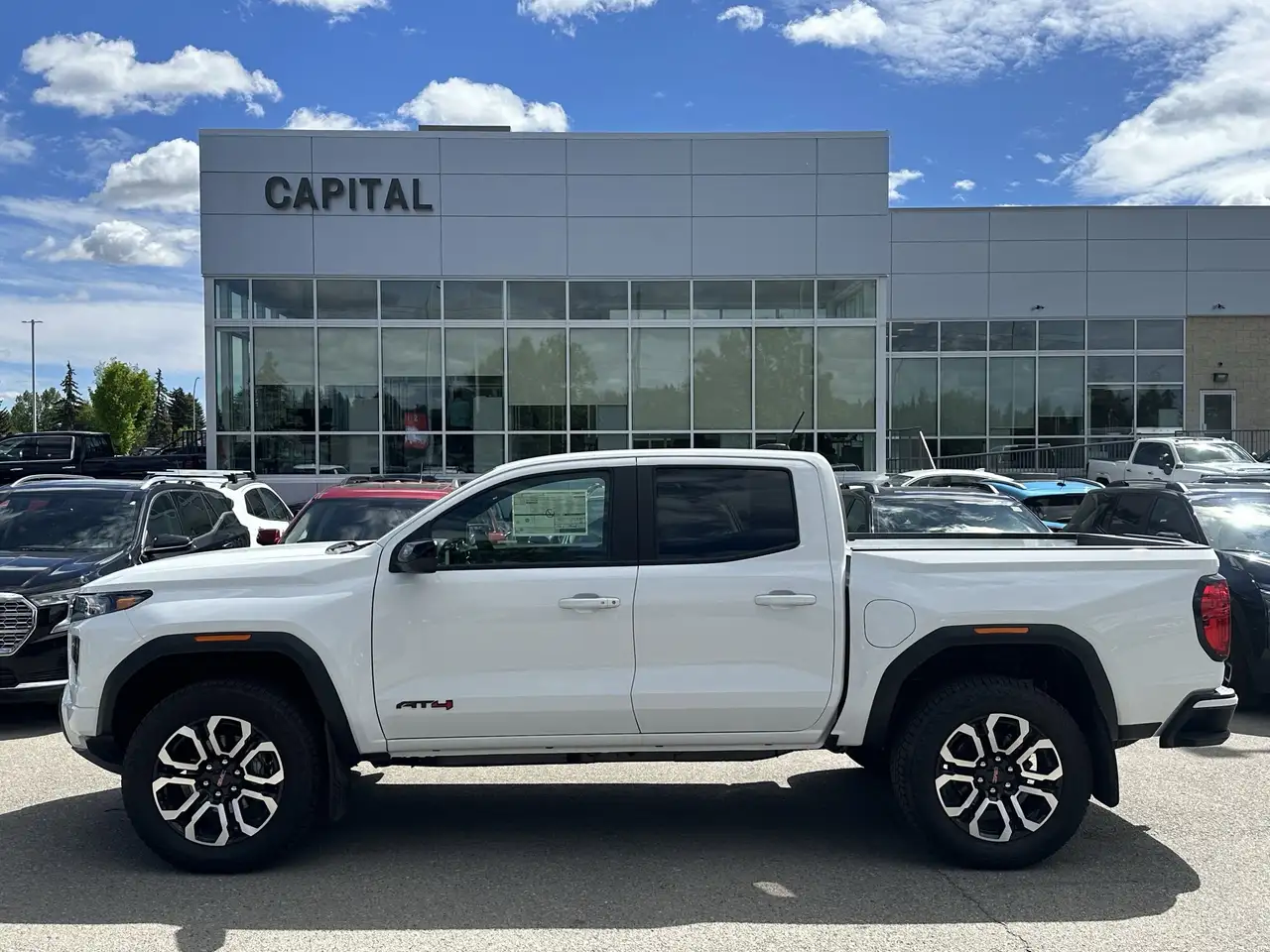 GMC Canyon photo GMC Canyon