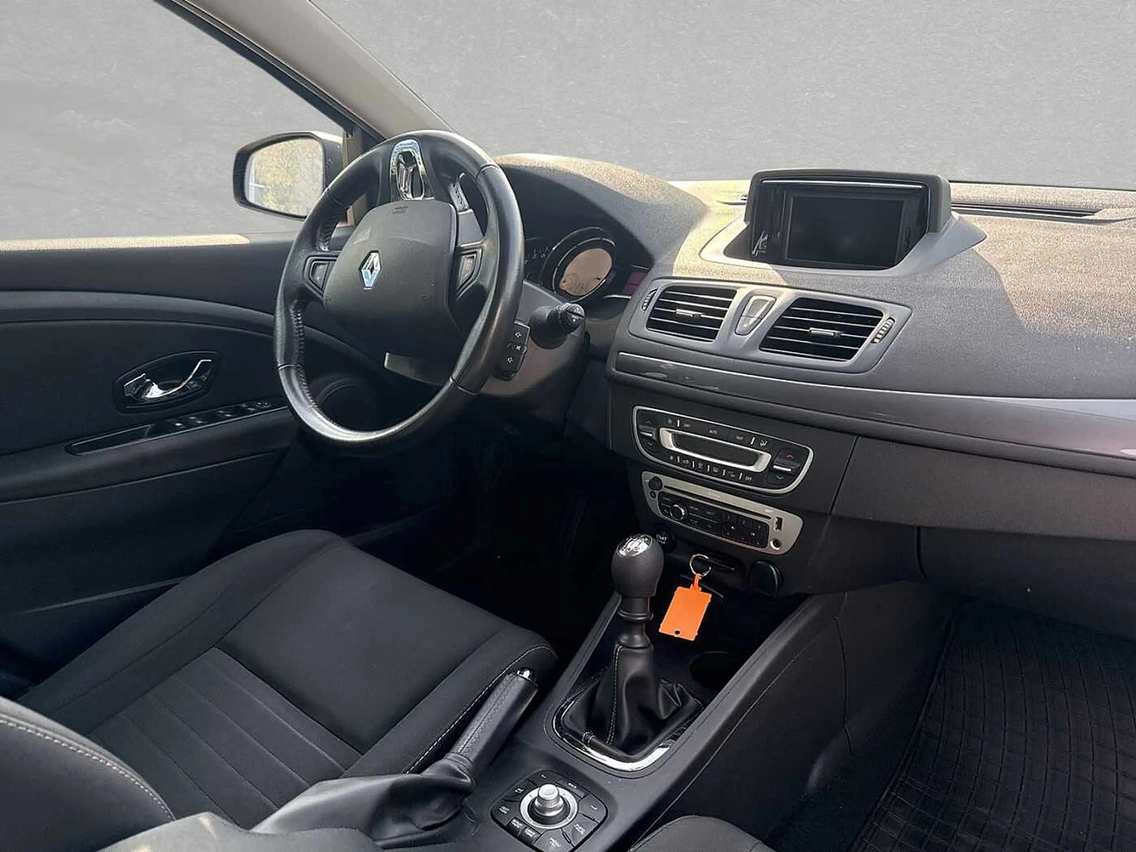 Renault Megane Grandtour ENERGY TCe 115 LIMITED — photo 4