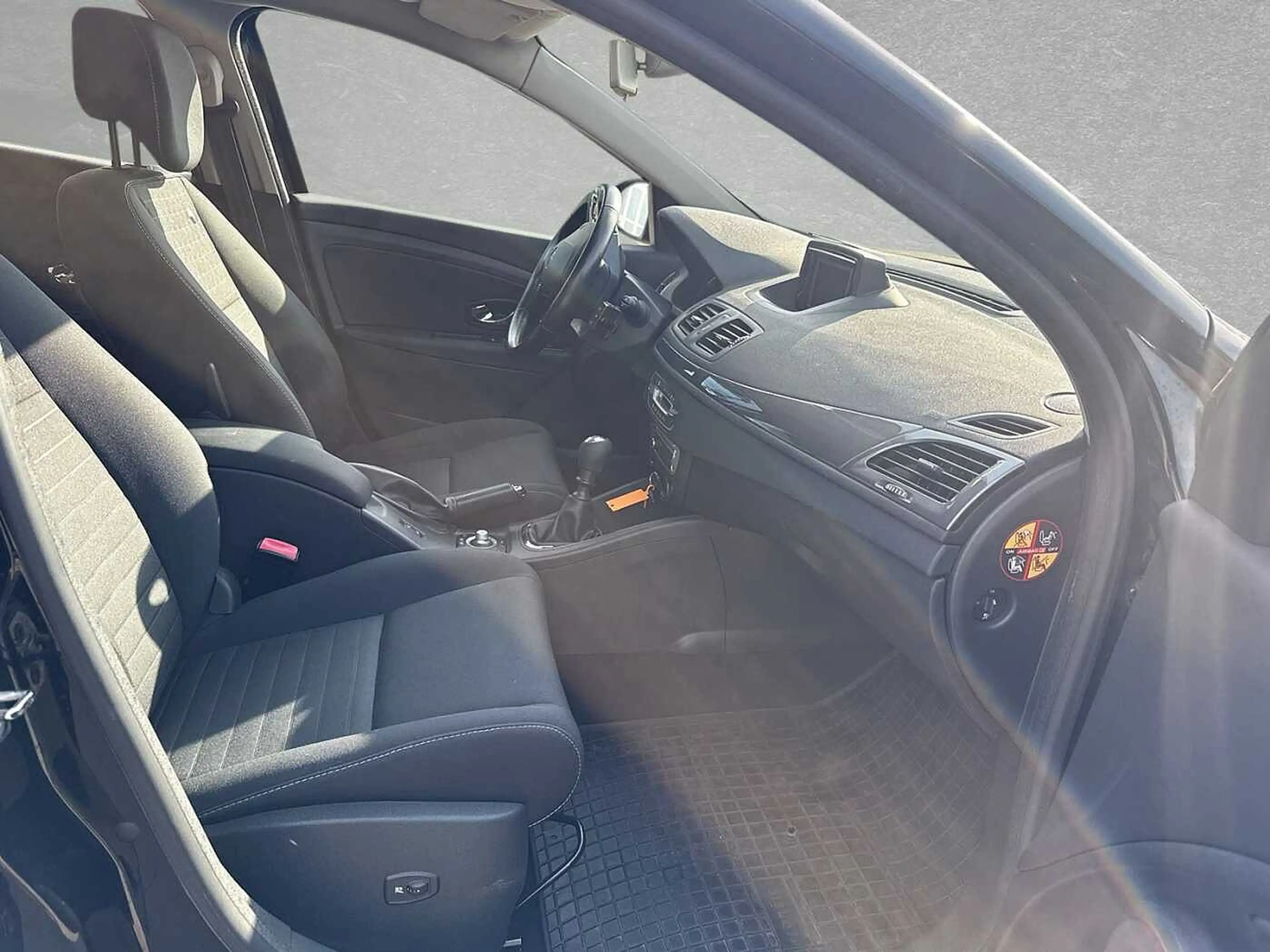 Renault Megane Grandtour ENERGY TCe 115 LIMITED — photo 3