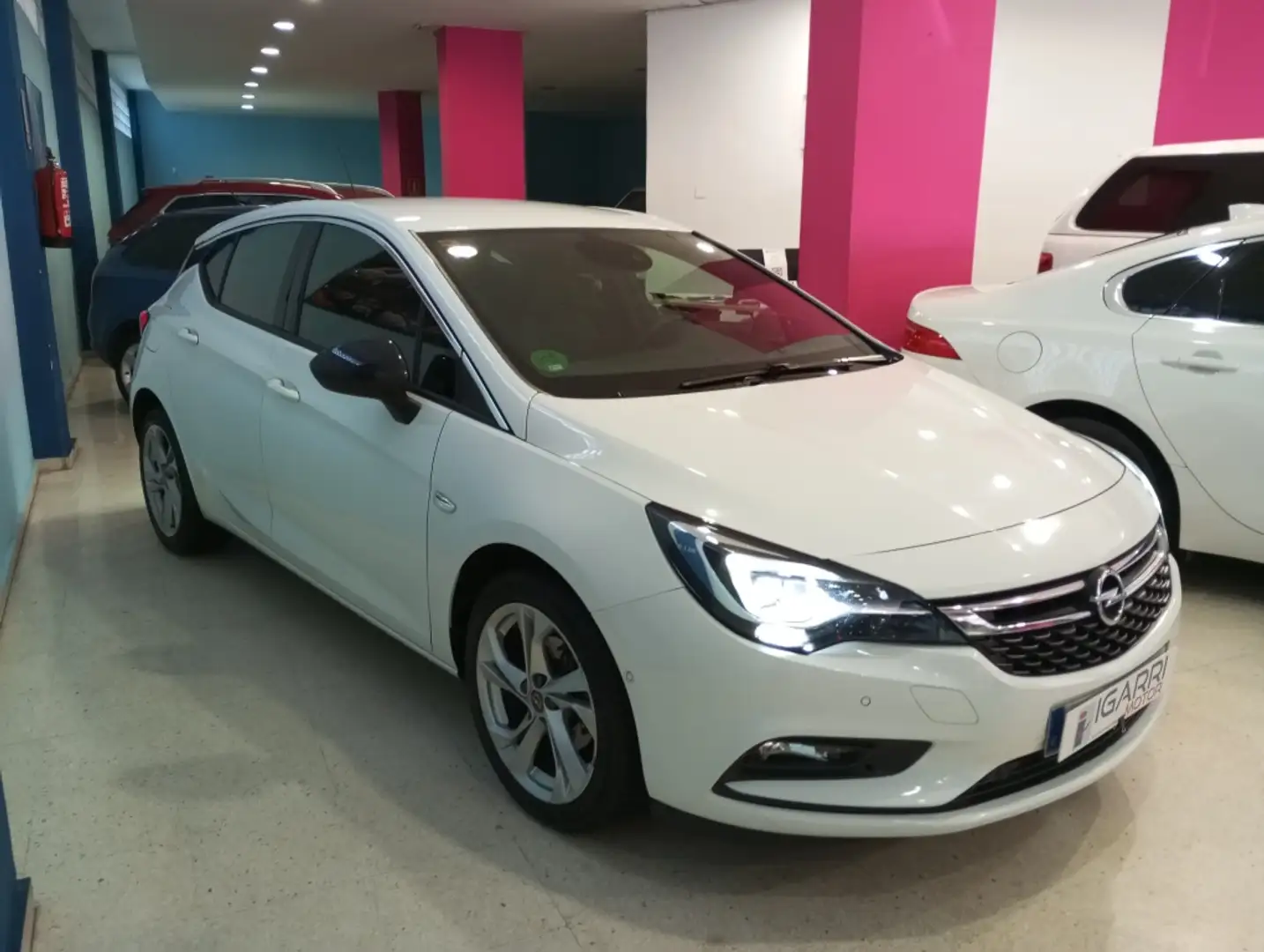 Opel Astra 1.4T S/S Excellence 150 Weiß - 1