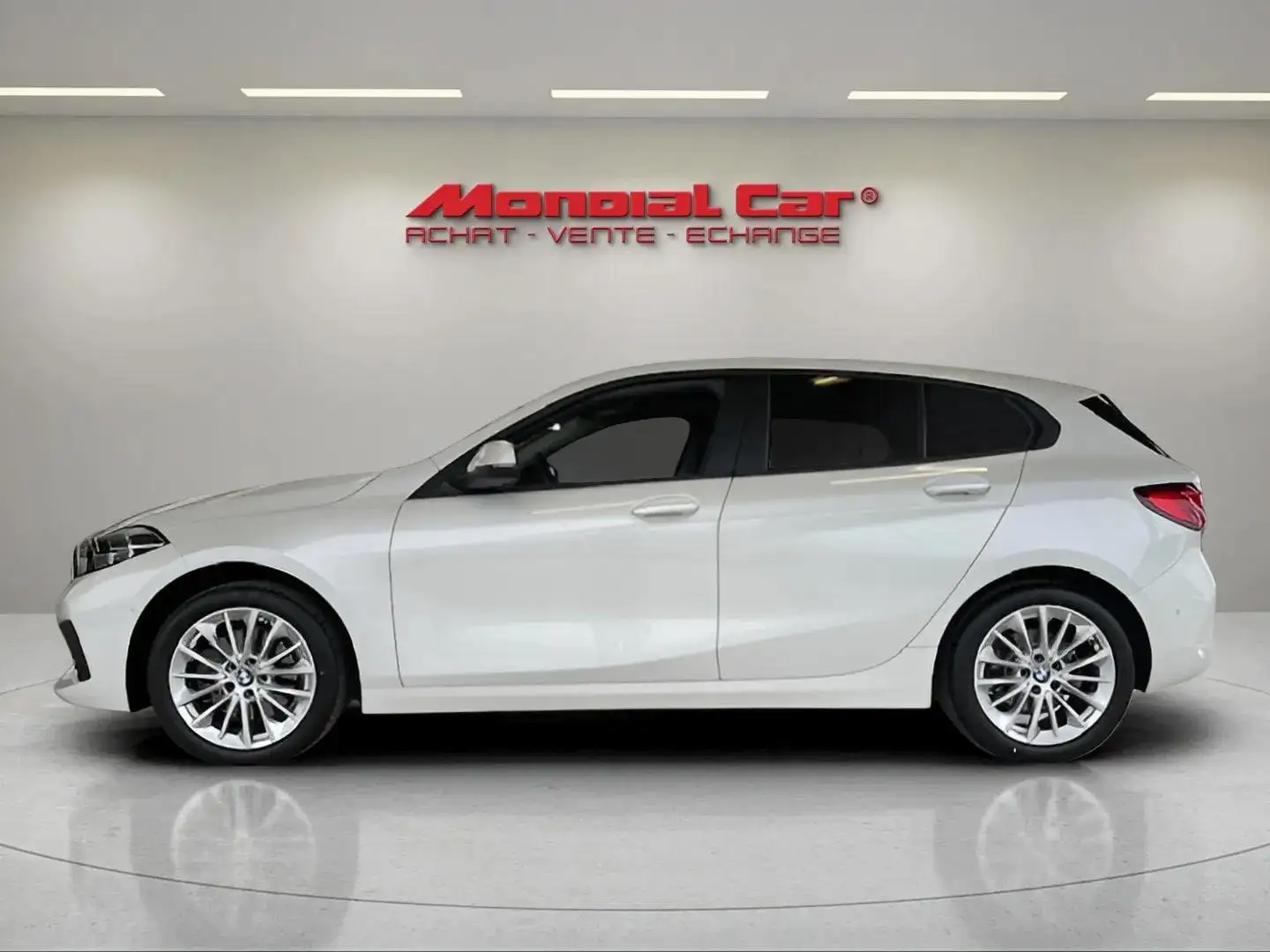 BMW 116 116i * Apple CarPlay * 29.000 KM * Caméra * Blanc - 2