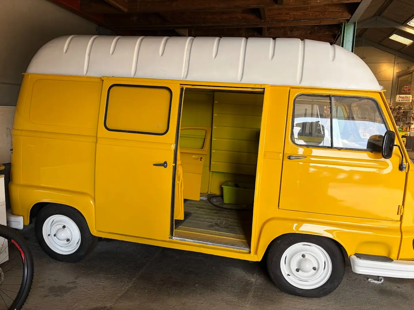 Oldtimer Renault estafette Gelb - 1