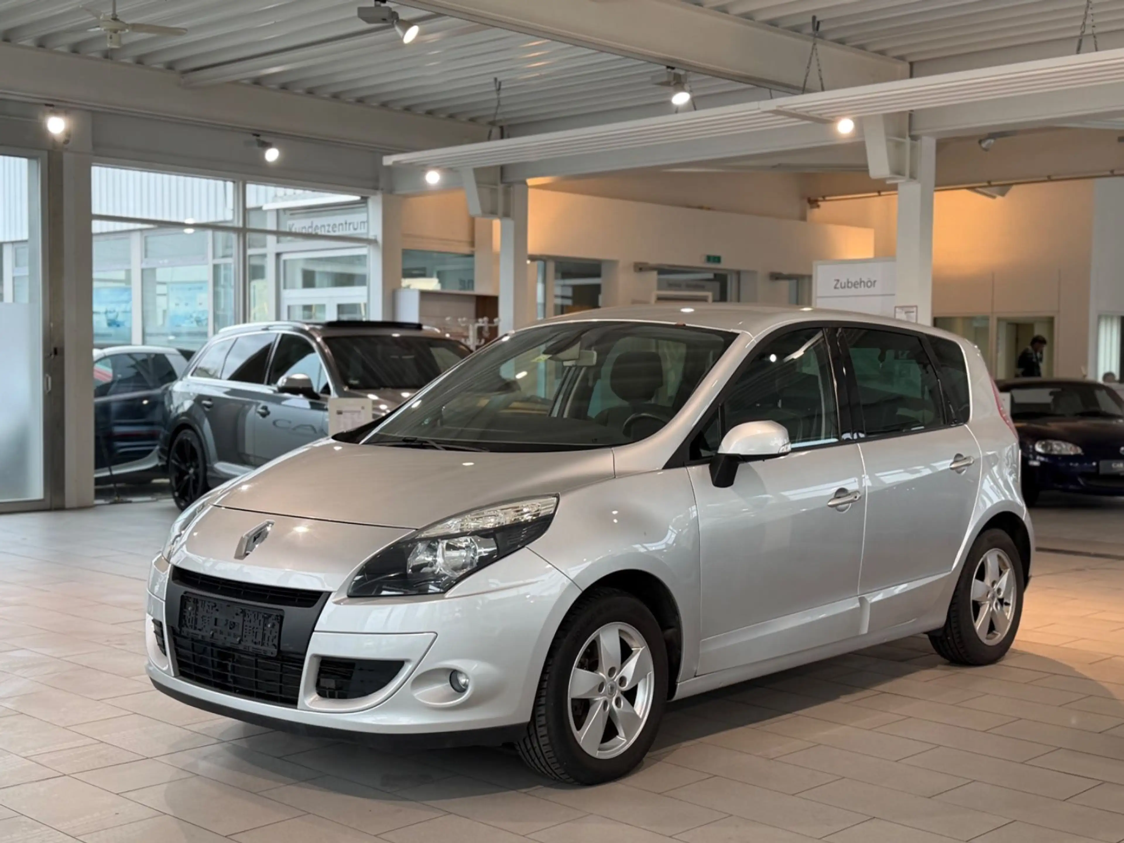 Renault Scenic III Dynamique*KLIMAAUT.*AHK*PDC*SHZ*TEMP* — photo 2