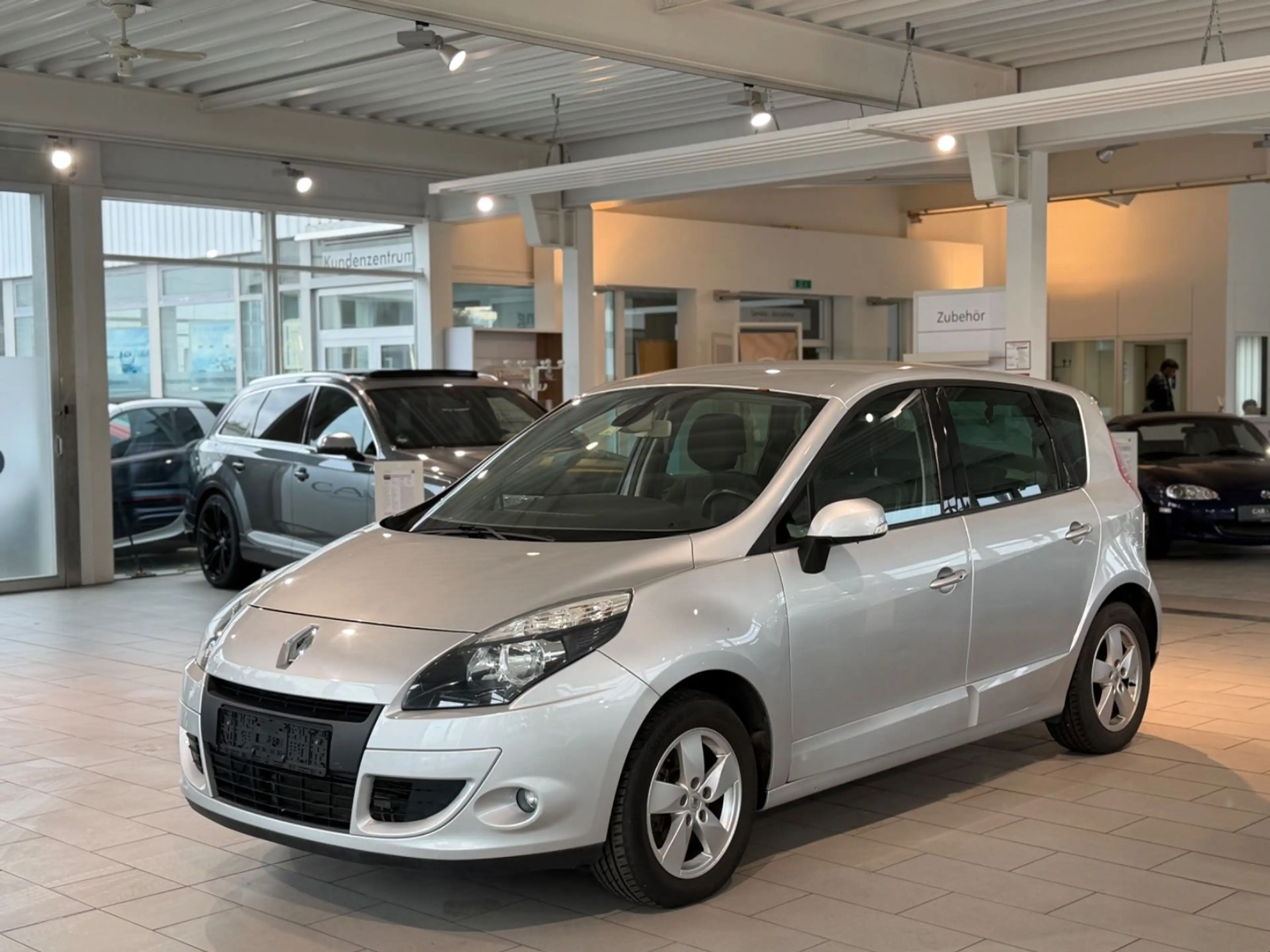 Renault Scenic III Dynamique*KLIMAAUT.*AHK*PDC*SHZ*TEMP*