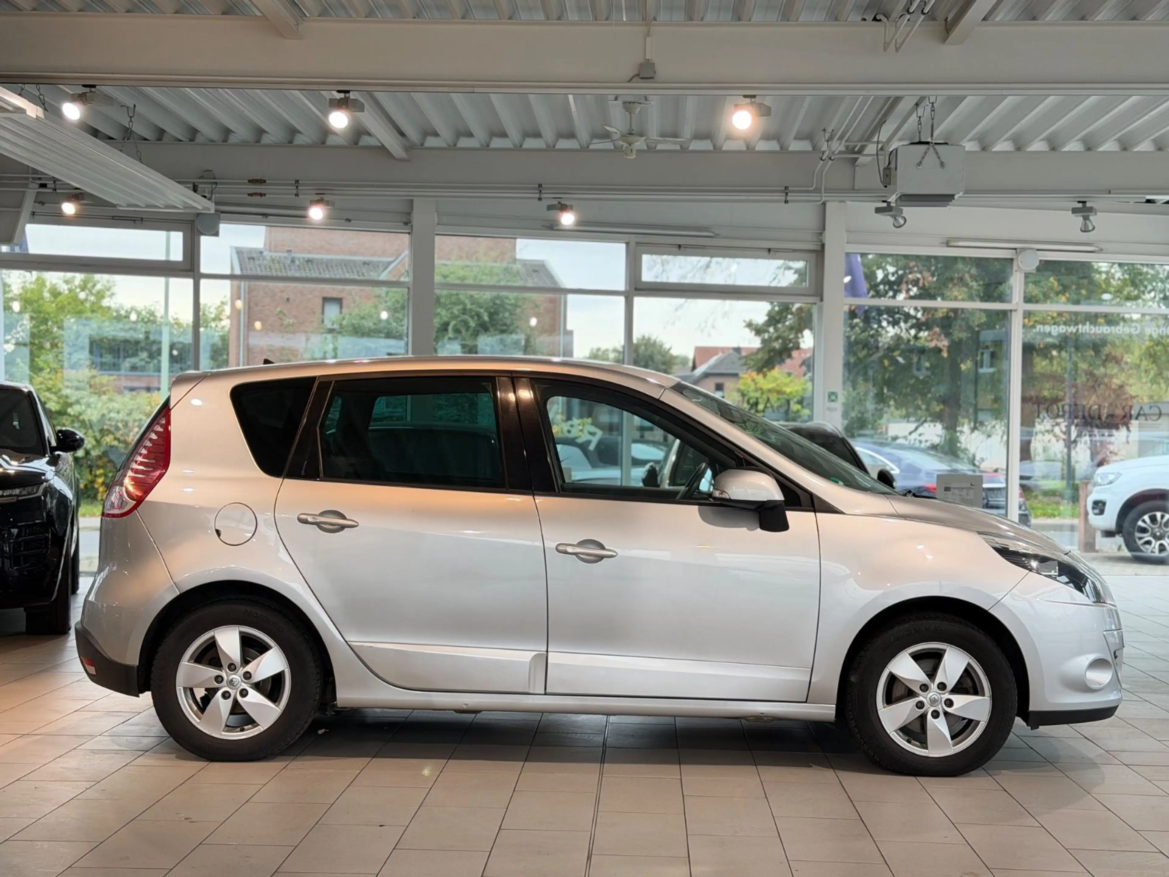 Renault Scenic III Dynamique*KLIMAAUT.*AHK*PDC*SHZ*TEMP* — photo 6
