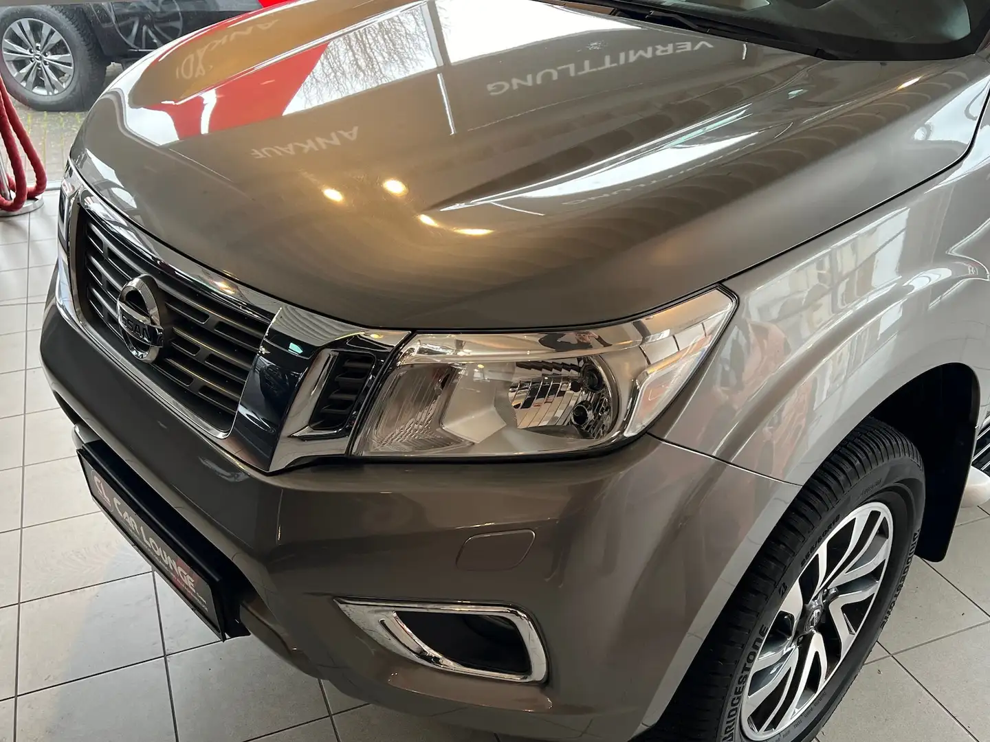 Nissan Navara NP300 N-Connecta Double Cab 4x4 Gris - 2