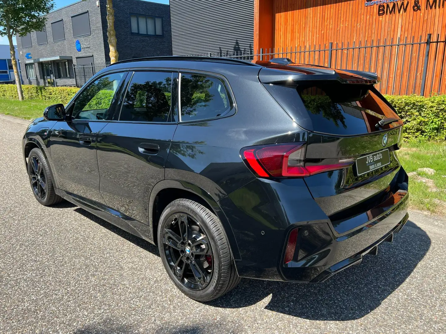 BMW X1 XDrive30e M-sport pro, panoramadak, HUD, H&K, came Zwart - 2