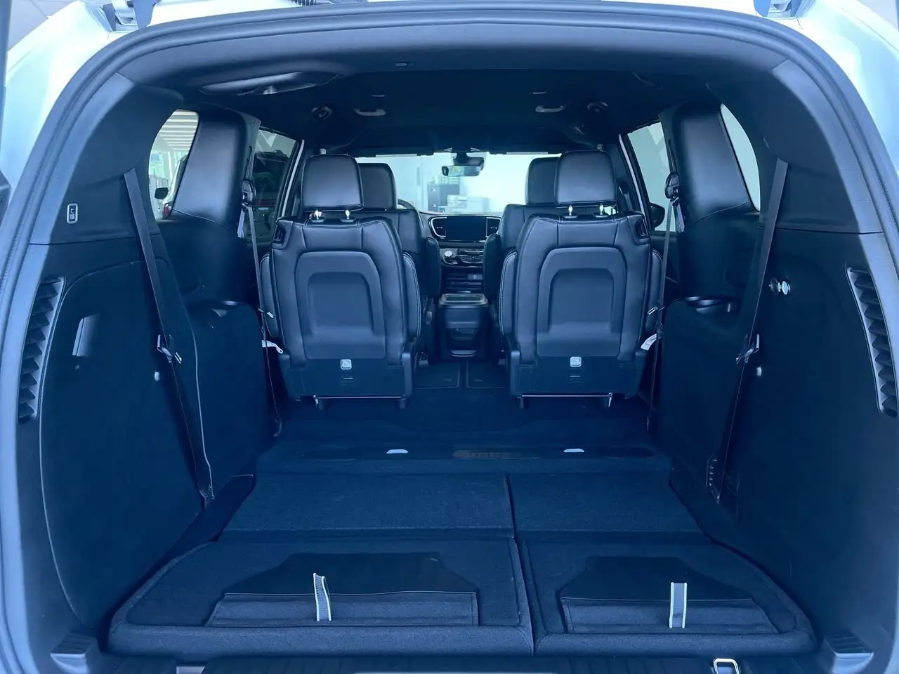 Chrysler Grand Caravan снимка Chrysler Grand Caravan
