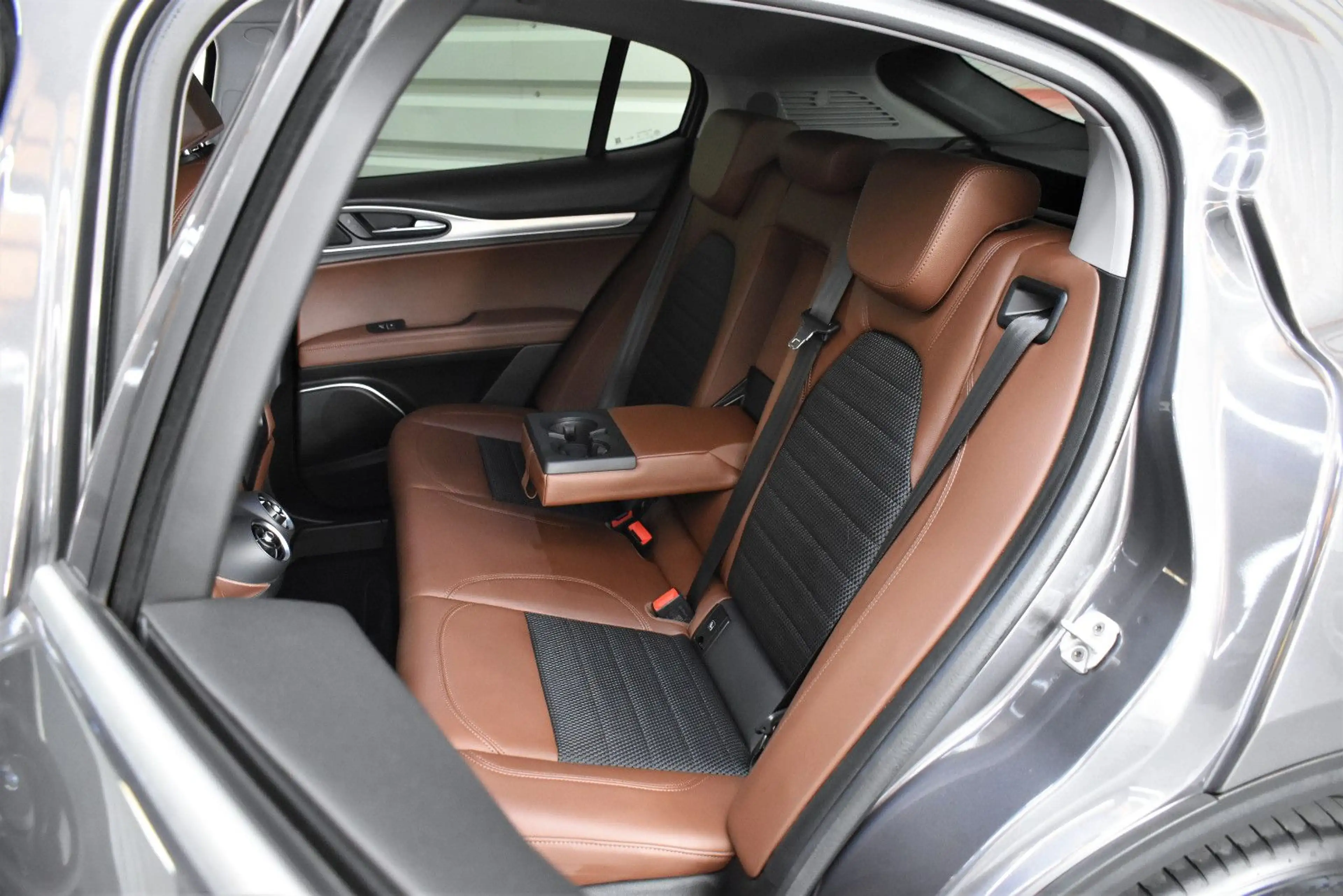 Alfa Romeo Stelvio Super Q4+Totwinkel+Keyless+Kamera+Xenon — photo 14