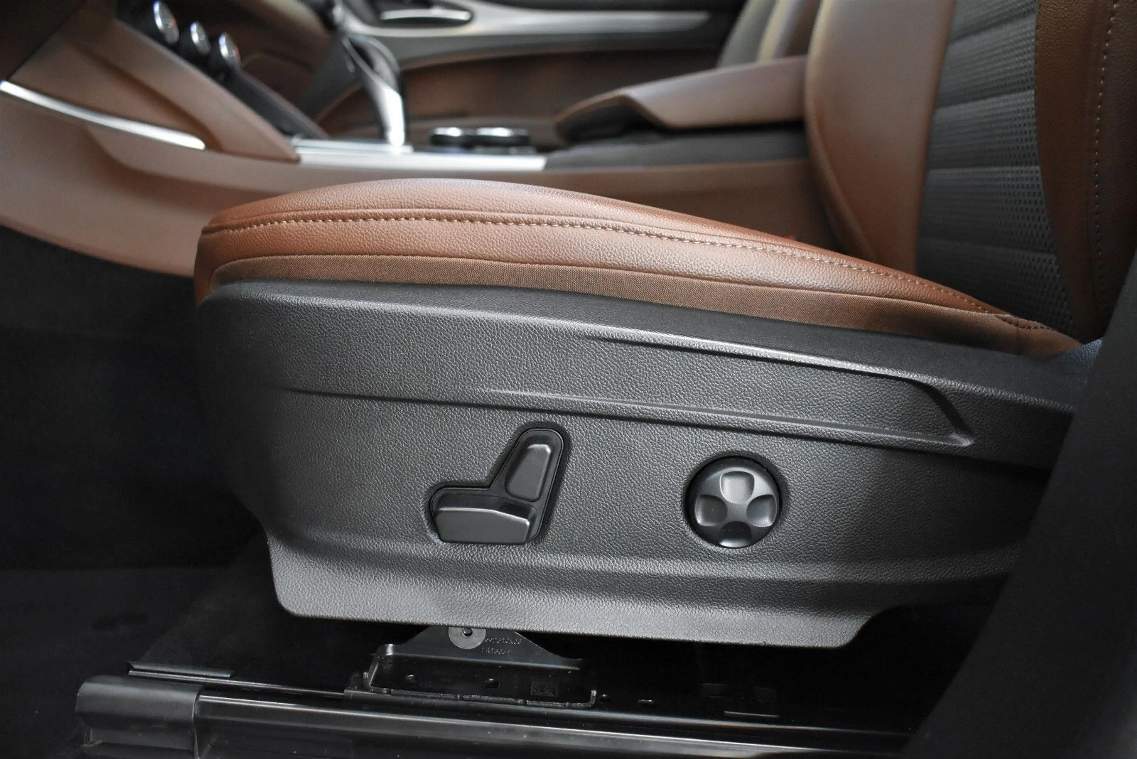 Alfa Romeo Stelvio Super Q4+Totwinkel+Keyless+Kamera+Xenon — photo 9