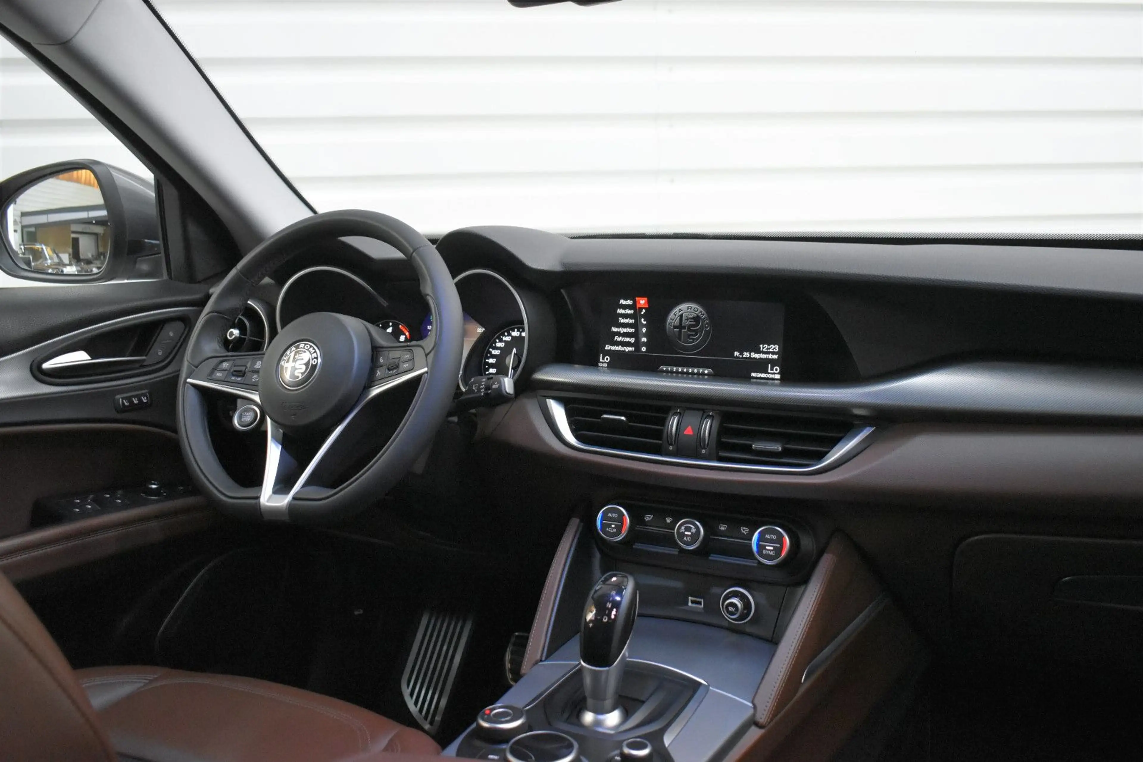 Alfa Romeo Stelvio Super Q4+Totwinkel+Keyless+Kamera+Xenon — photo 15