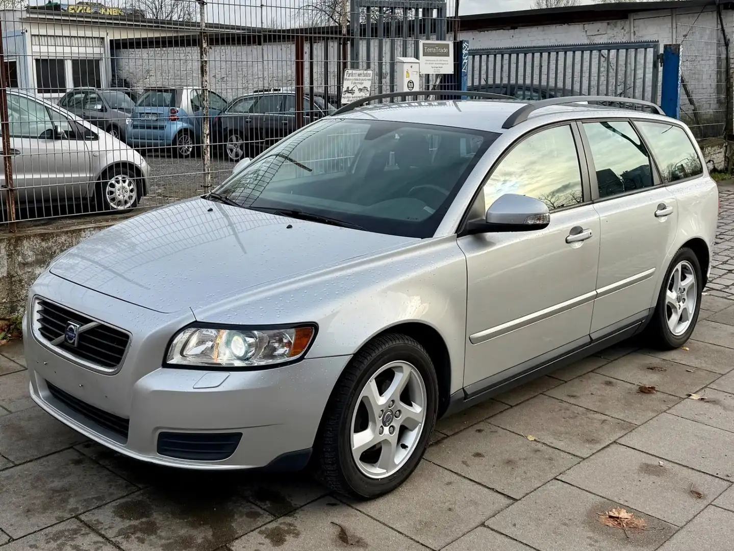 Volvo V50 Kombi 1.6 D Drive Kinetic Silber - 2
